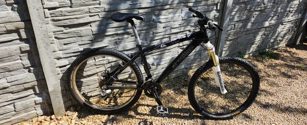 Rower Mtb Dirt Stunt Dartmoor Street Style Sr Suntour Hussefelt Nowa