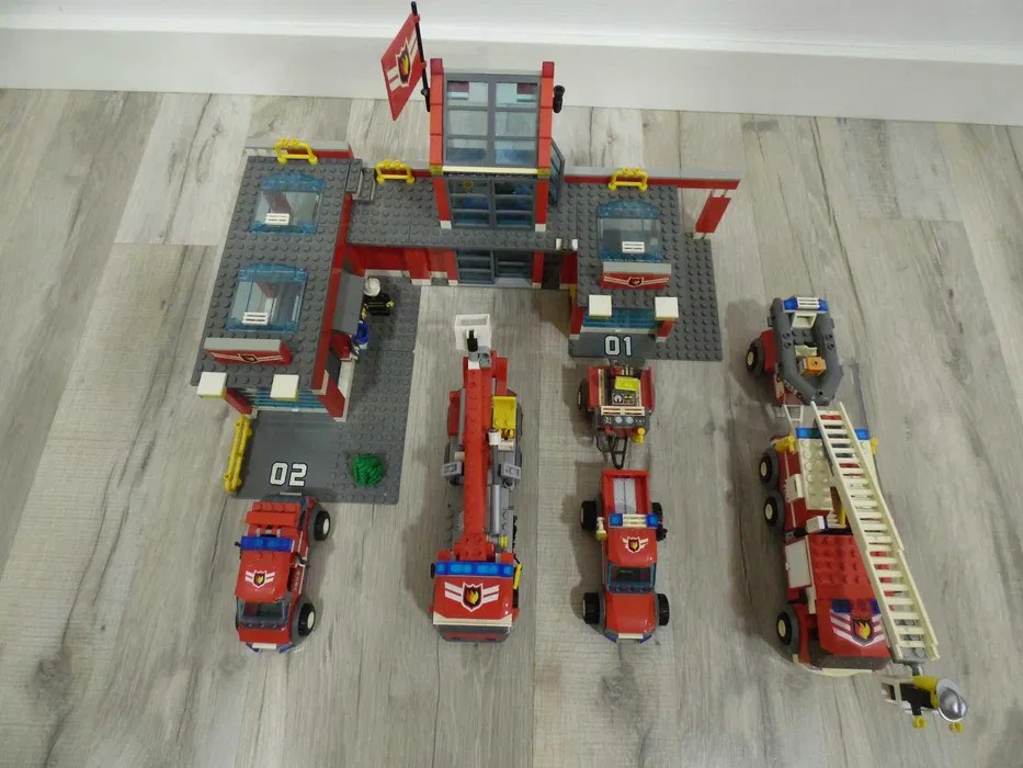 Lote de LEGO Bombeiros Quinta do Conde • OLX Portugal