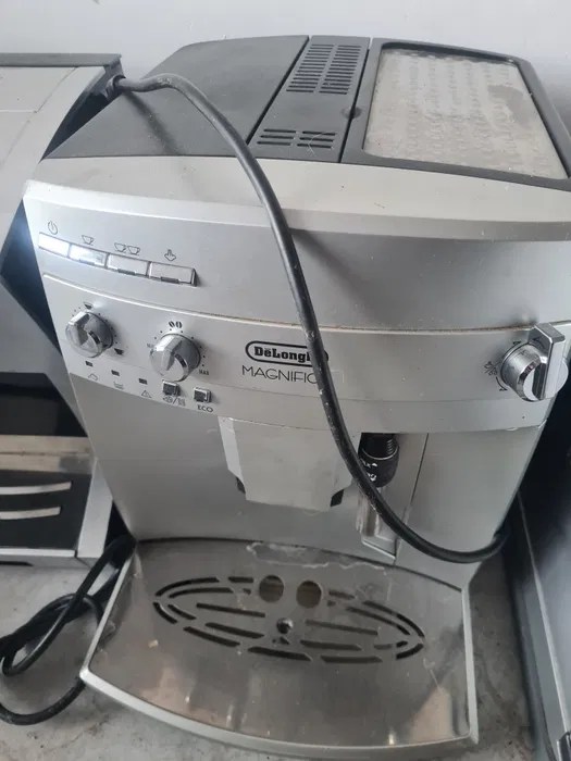 Ekspres ciśnieniowy do kawy z młynkiem ( Jura,,De Longhi, Saeco itd