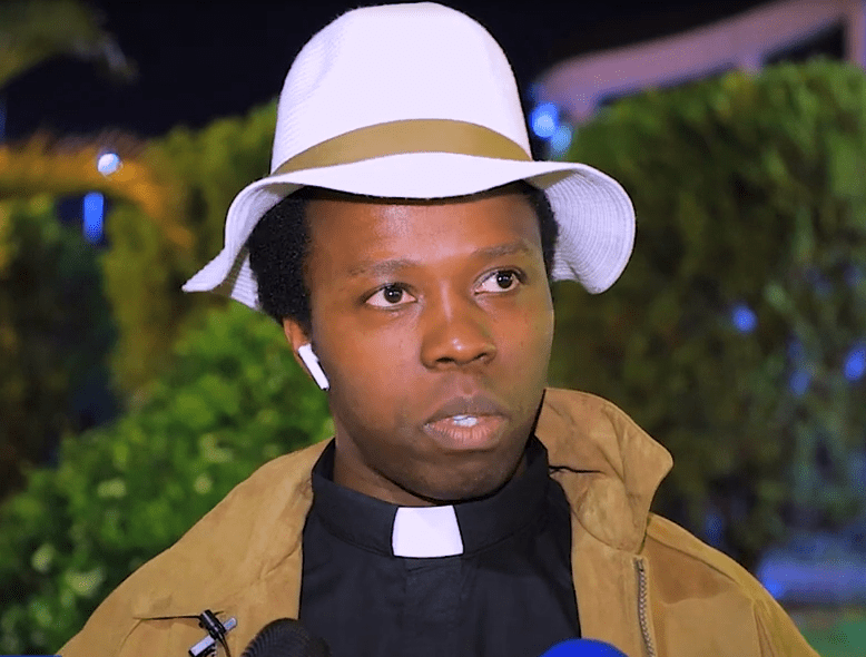 Padiri Uwimana Jean François uri mu biruhuko mu Rwanda azanye ‘Amapiano