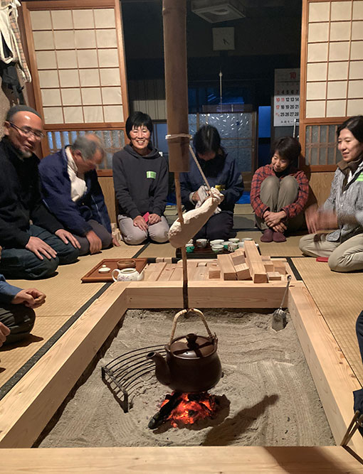 滋賀・永源寺「囲炉裏作り講座」／2日目 | 囲炉裏暖炉のある家