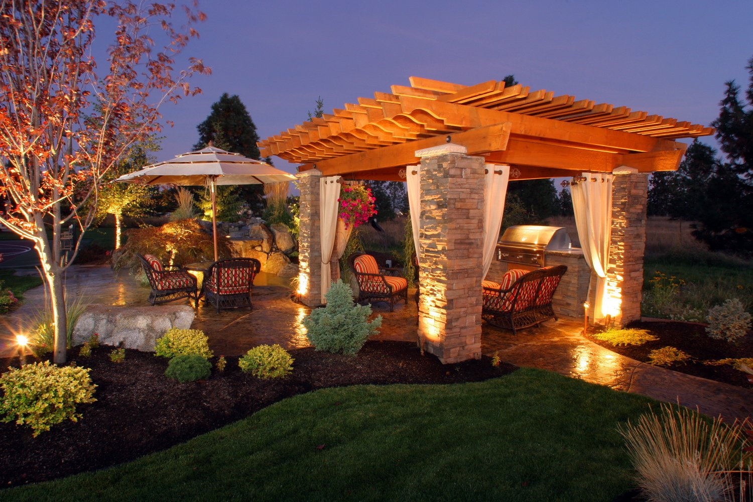 WHAT YOU NEED TO KNOW WHEN PLANNING YOUR BACKYARD RESORT