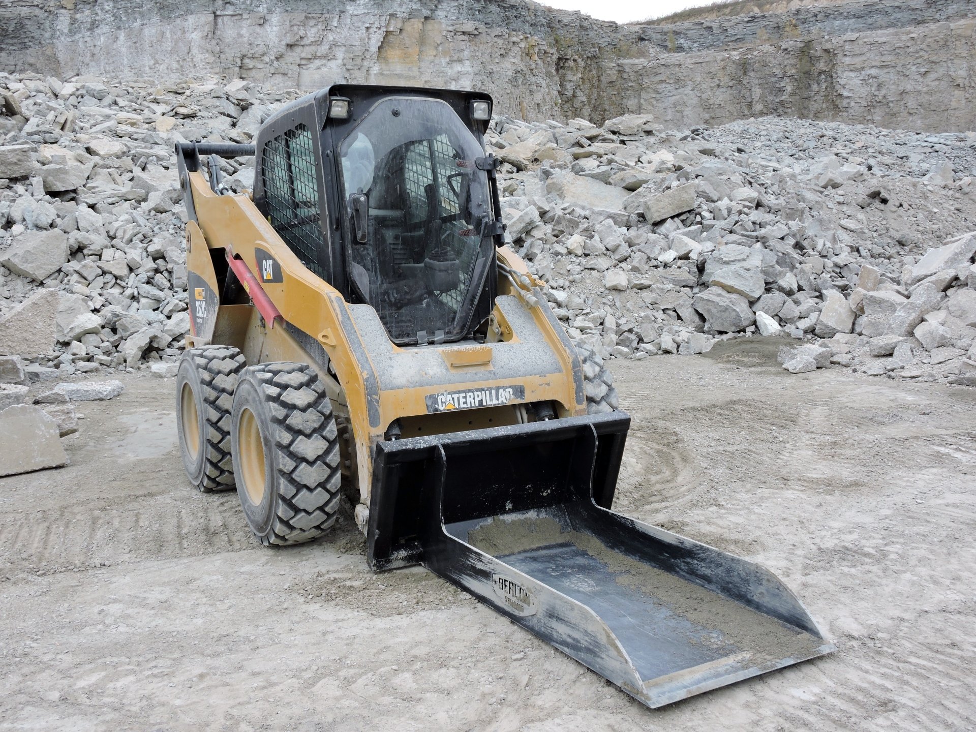 Skid Steer Quarry Conveyor Bucket