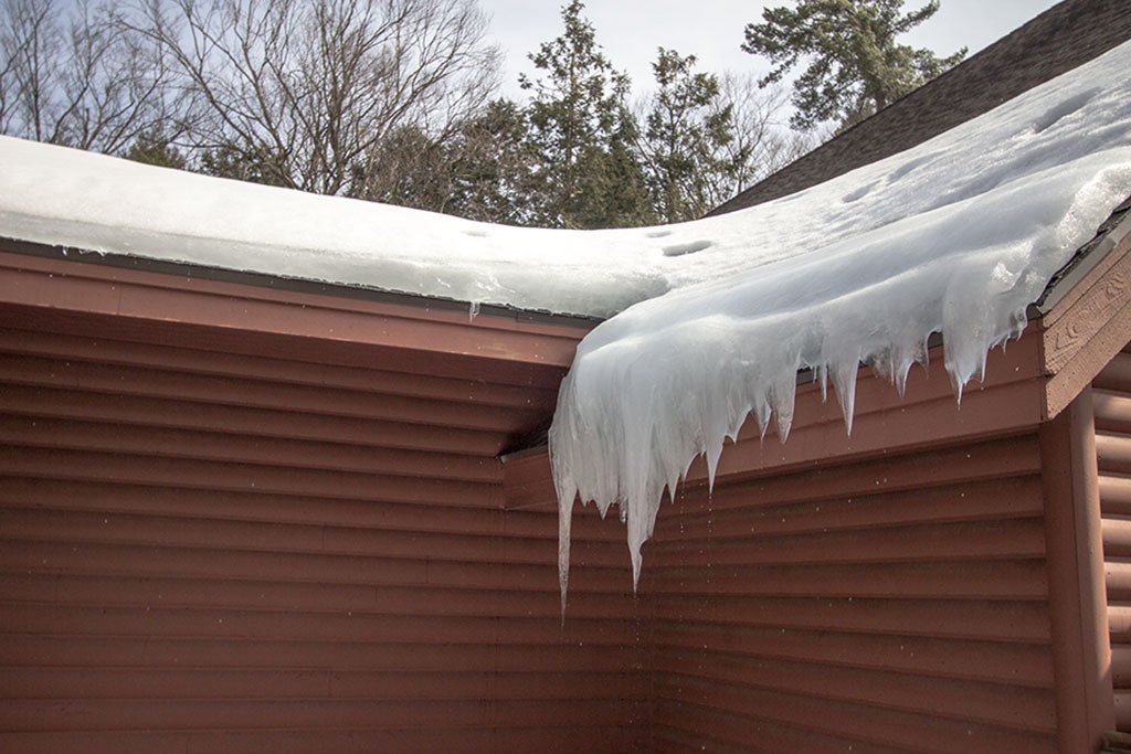What is Ice Damming and Will it Cause Damage?