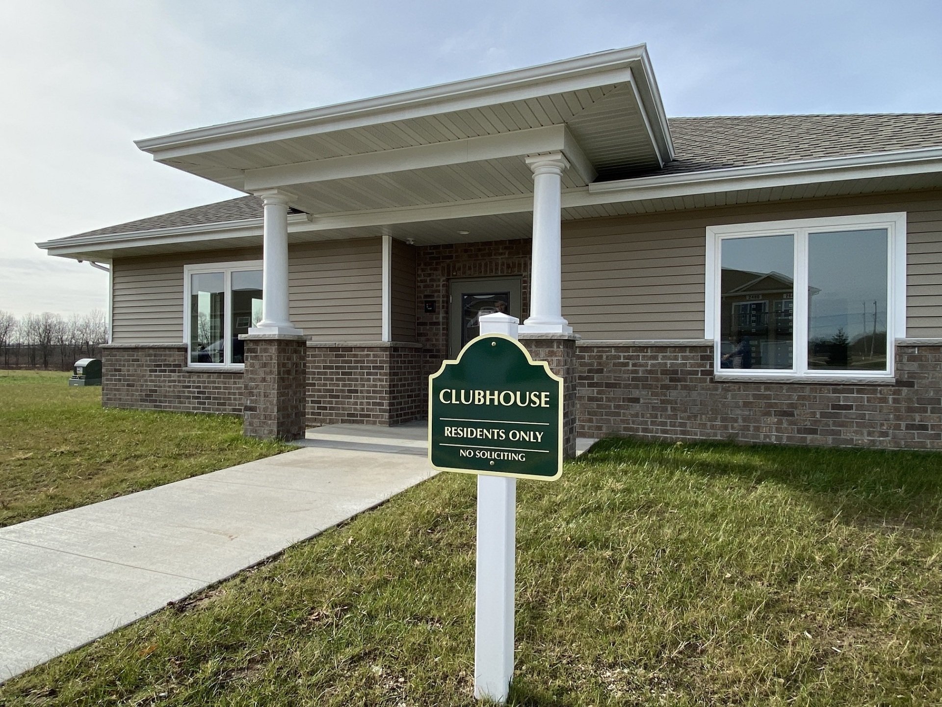 Forest Creek Apartments Manitowoc, Wisconsin Apartments