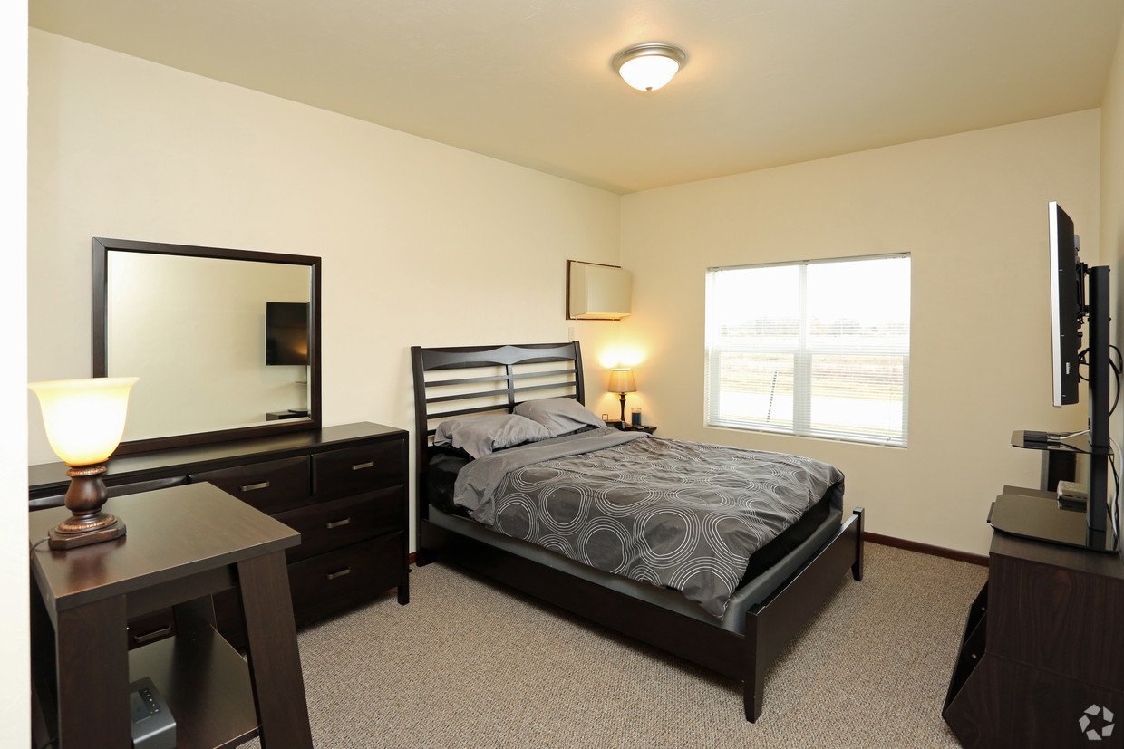 Forest Creek Apartments Manitowoc, Wisconsin Apartments