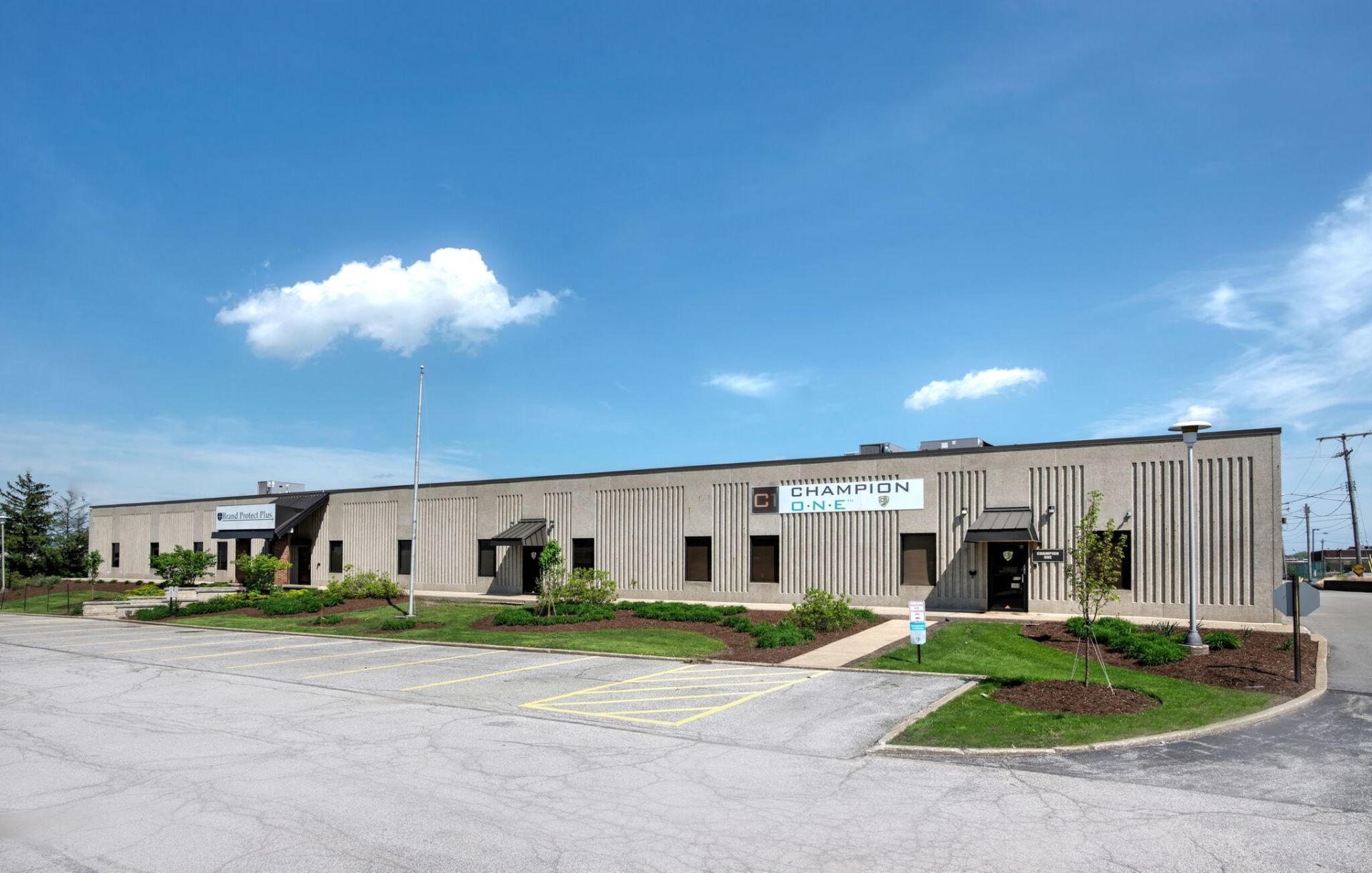 Commerical Building for Lease located at 23645 Mercantile Road