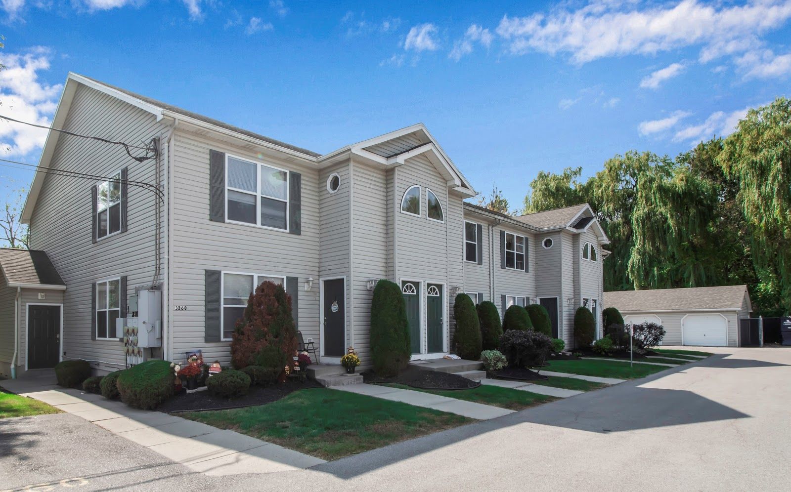 Wyse Properties Emily's Garden 2BD/2BA Apartment