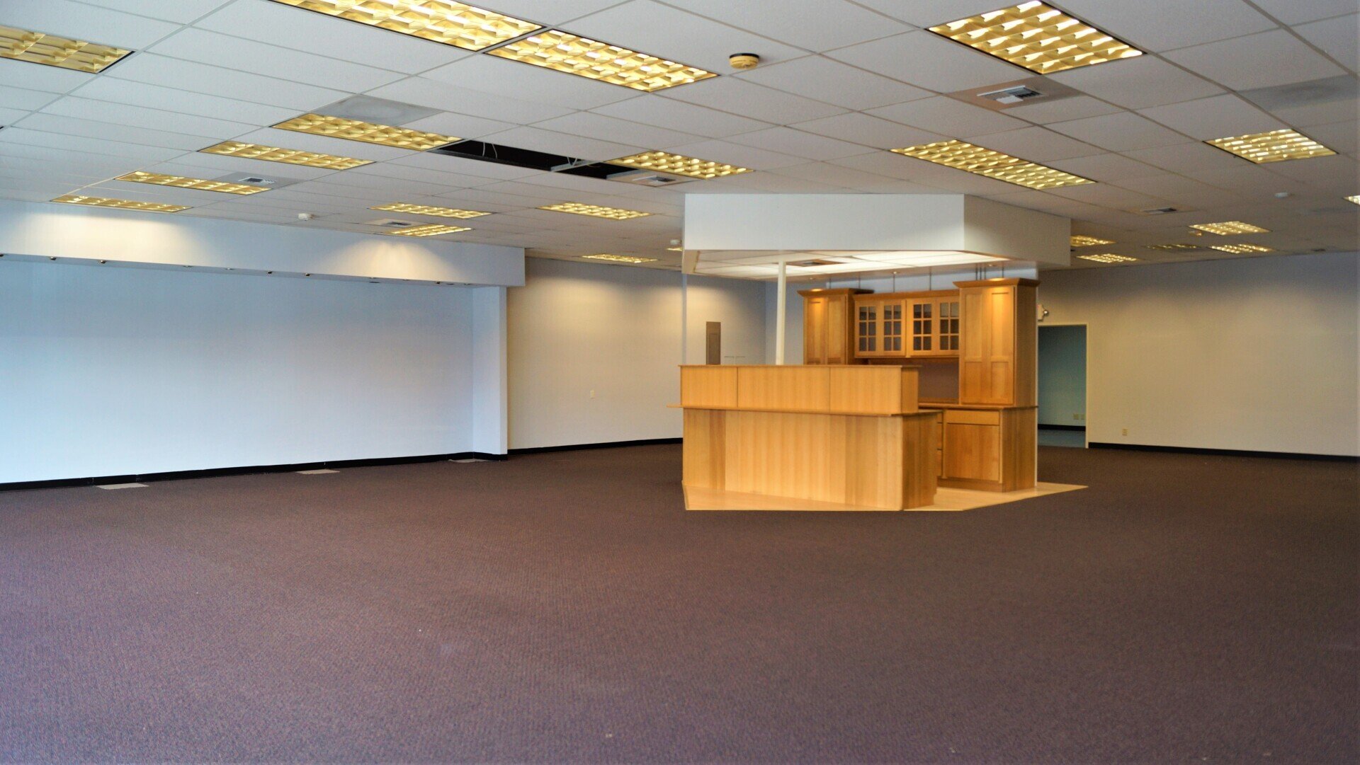 Fantastic Location for Your Next Business at Seattle Lighting Plaza!