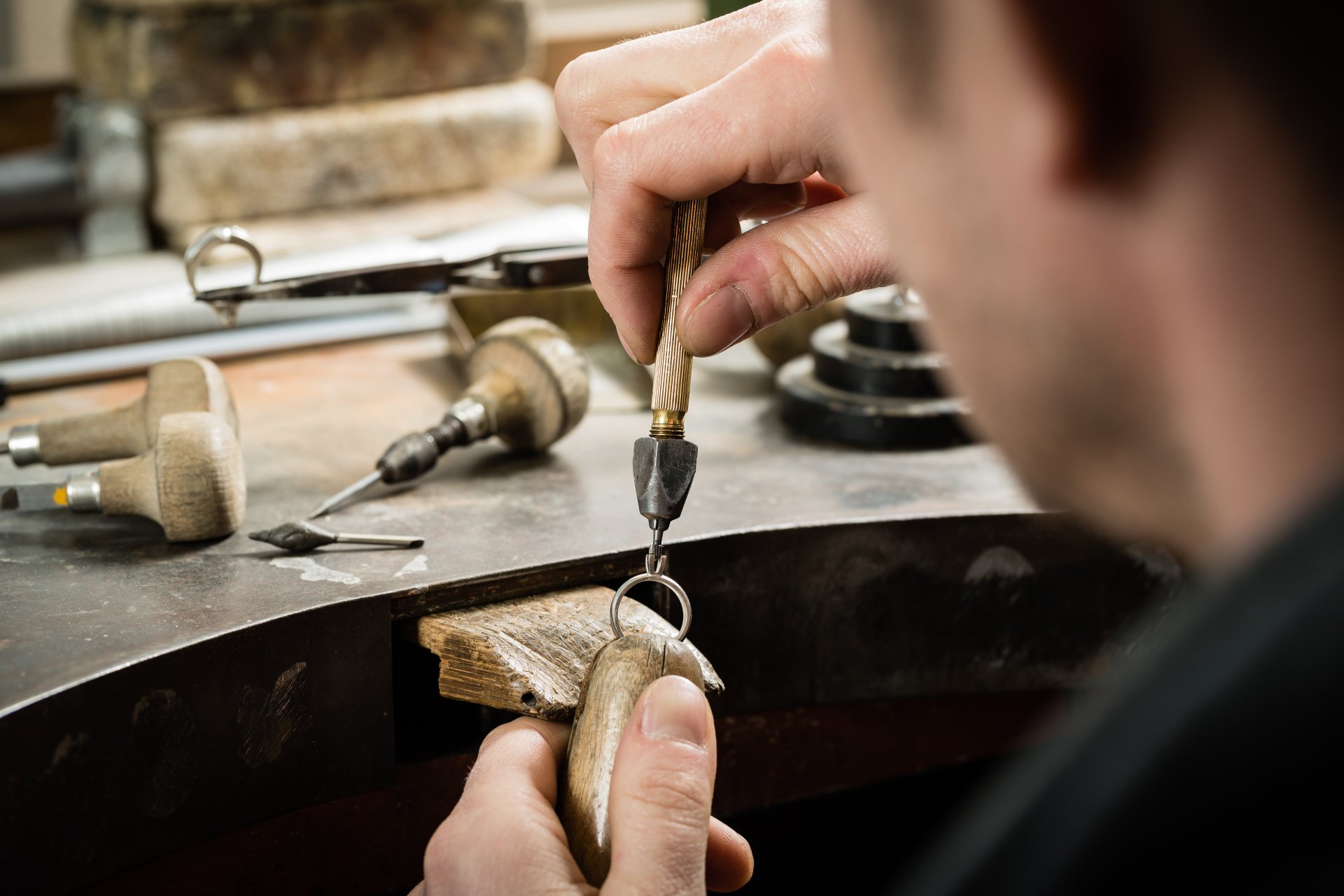 Buy & Sell Gold, Bournemouth Mark James Goldsmiths