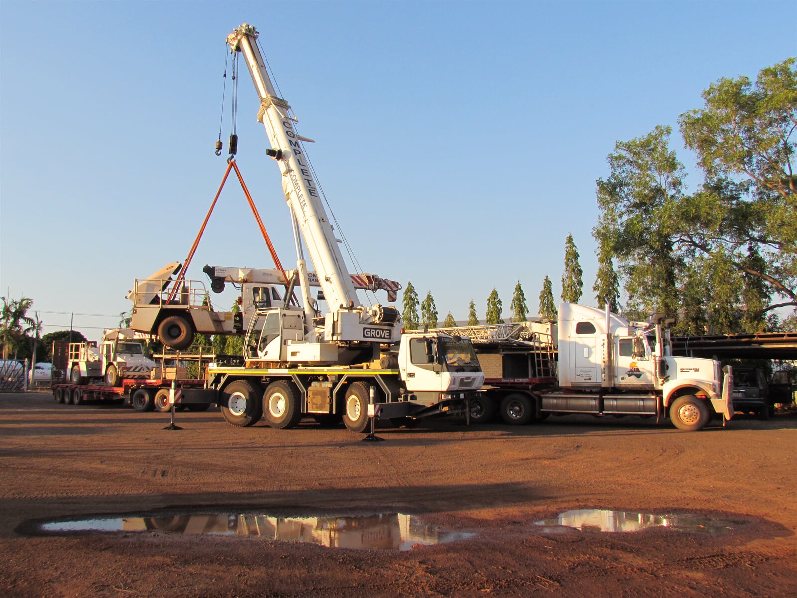Crane Hire & Haulage in Darwin Complete Crane Hire (NT) Pty Ltd