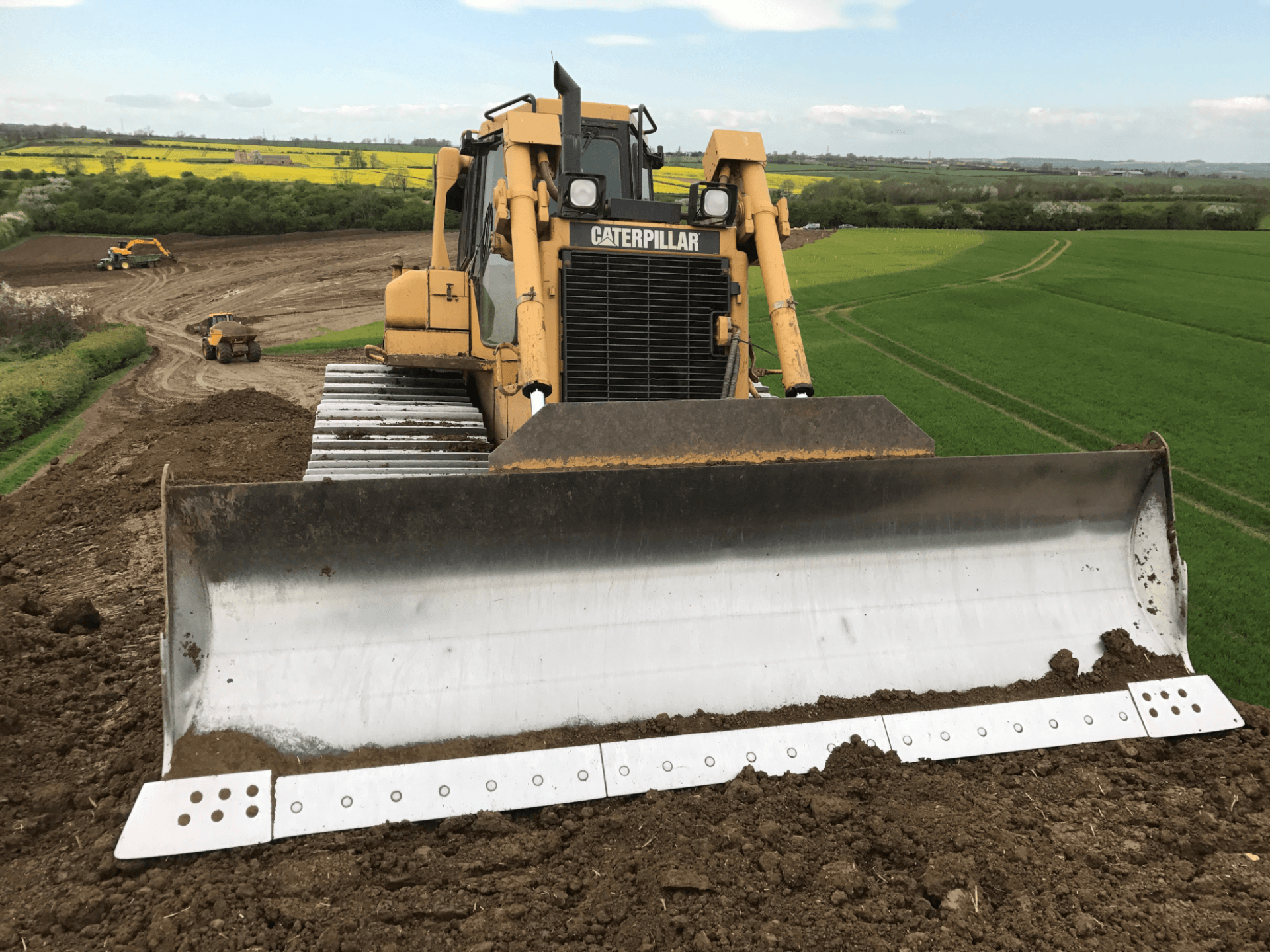 Digger hire and soil supplies in Melton Mowbray by R J Fenton