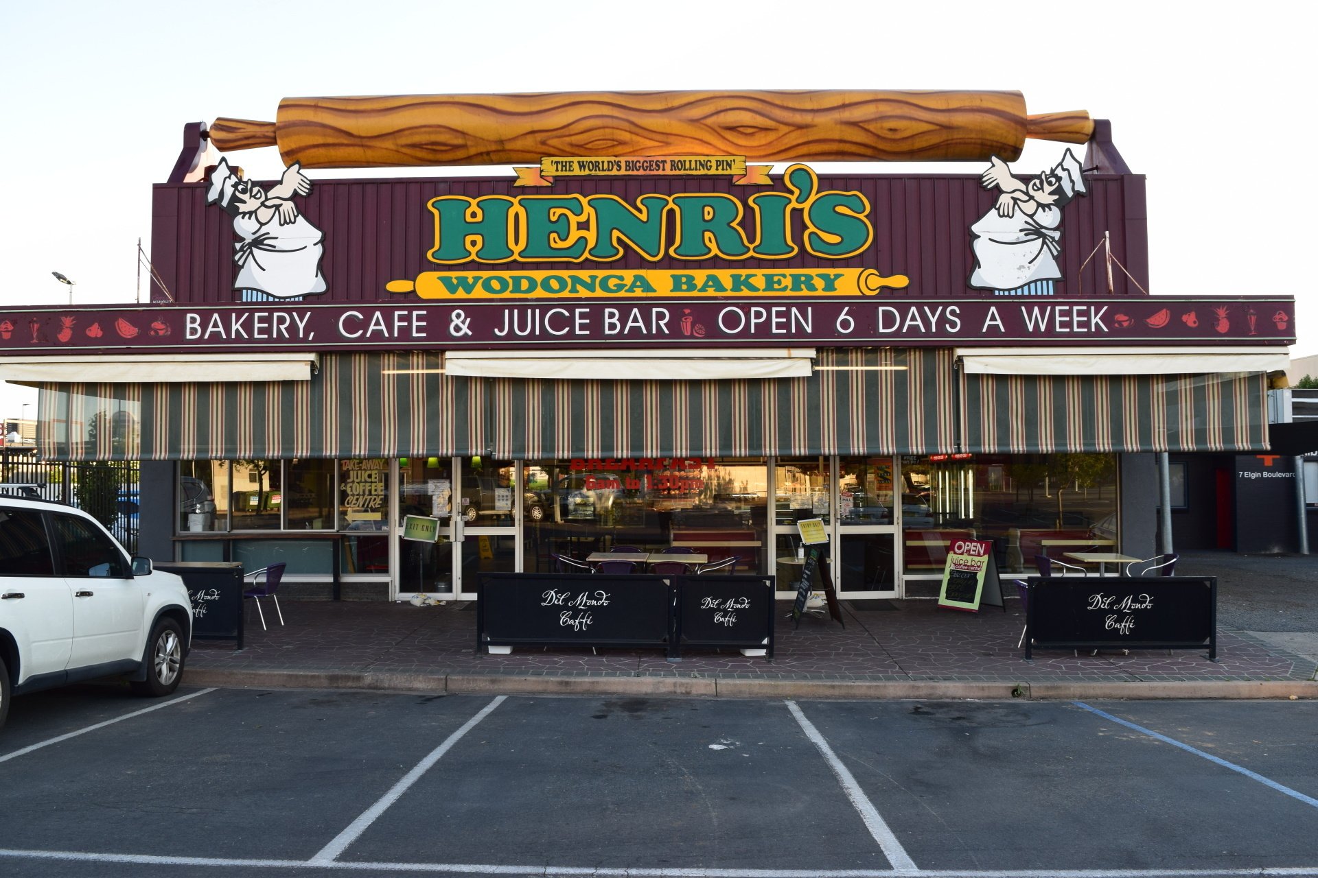 Gallery Henri’s Wodonga Bakery