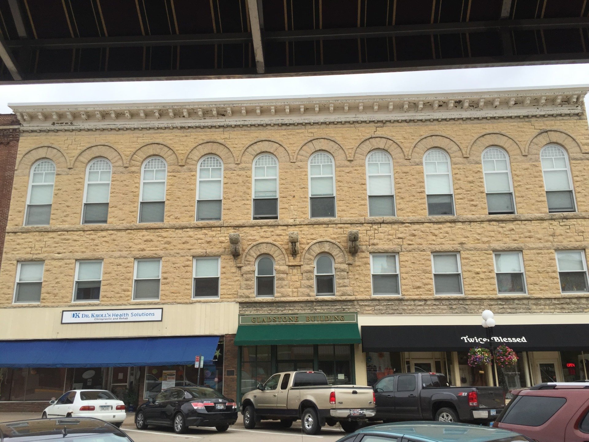 Gladstone Building Siewert Rentals