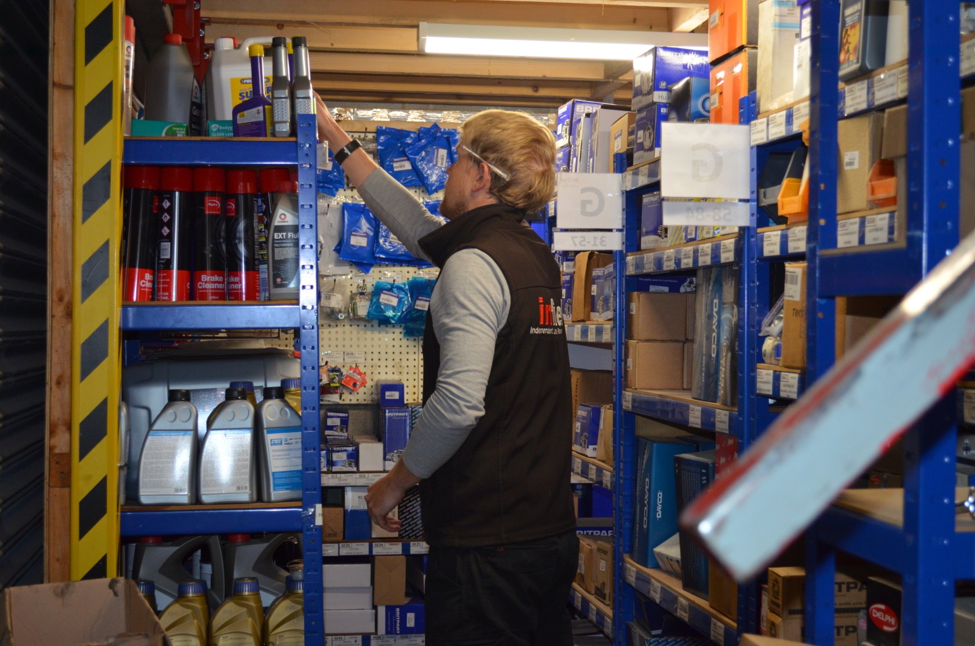 Land Rover Specialists Land Rover Servicing, MOTs, Parts & Repairs