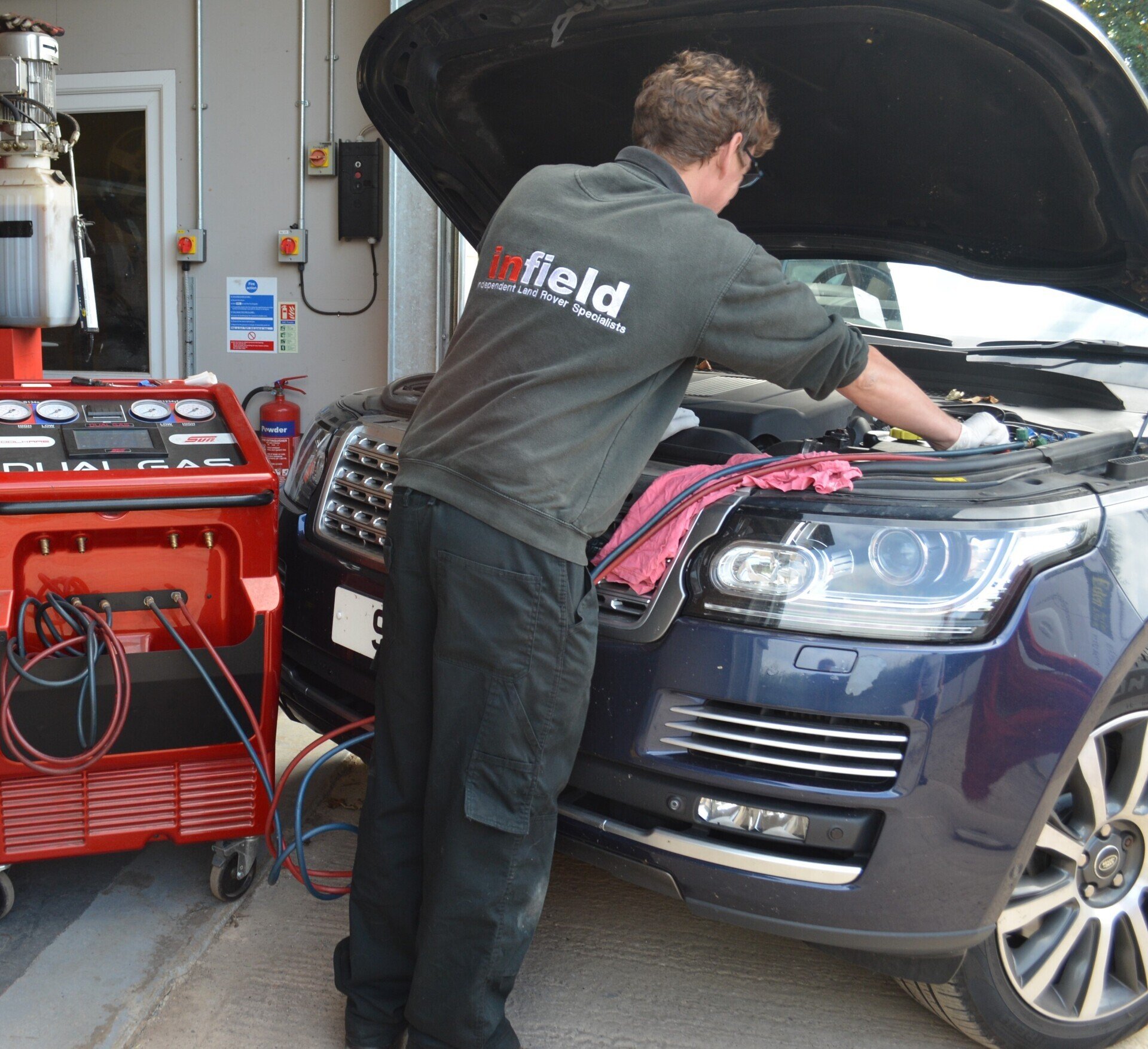 Land Rover Specialists Land Rover Servicing, MOTs, Parts & Repairs