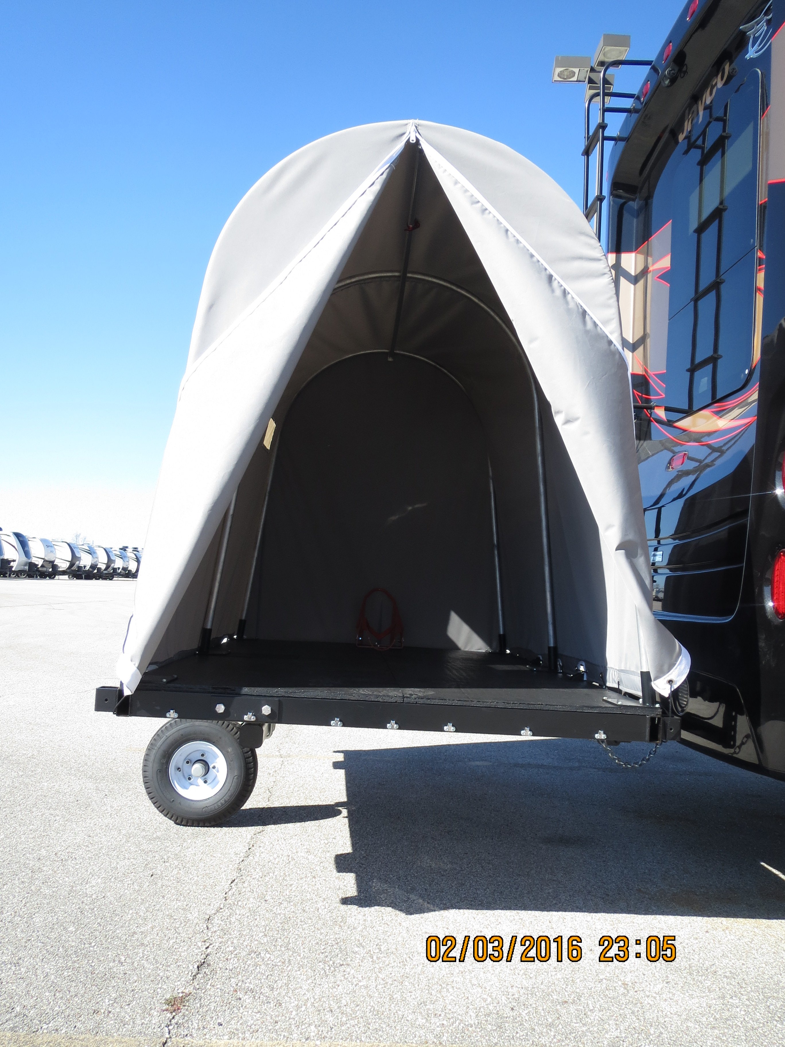 The ultimate single wheel trailer system.