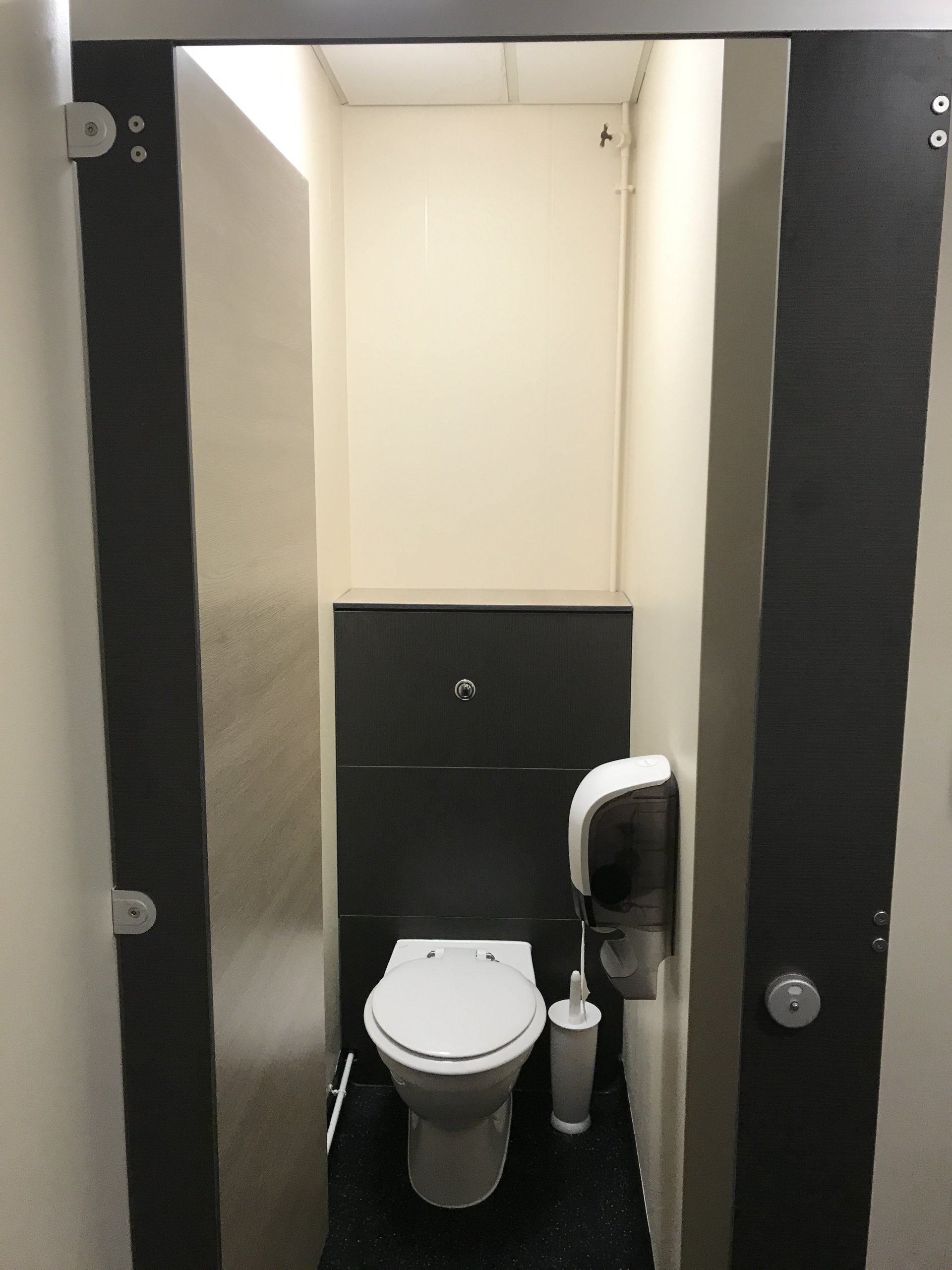 School toilet cubicle makers in Northampton