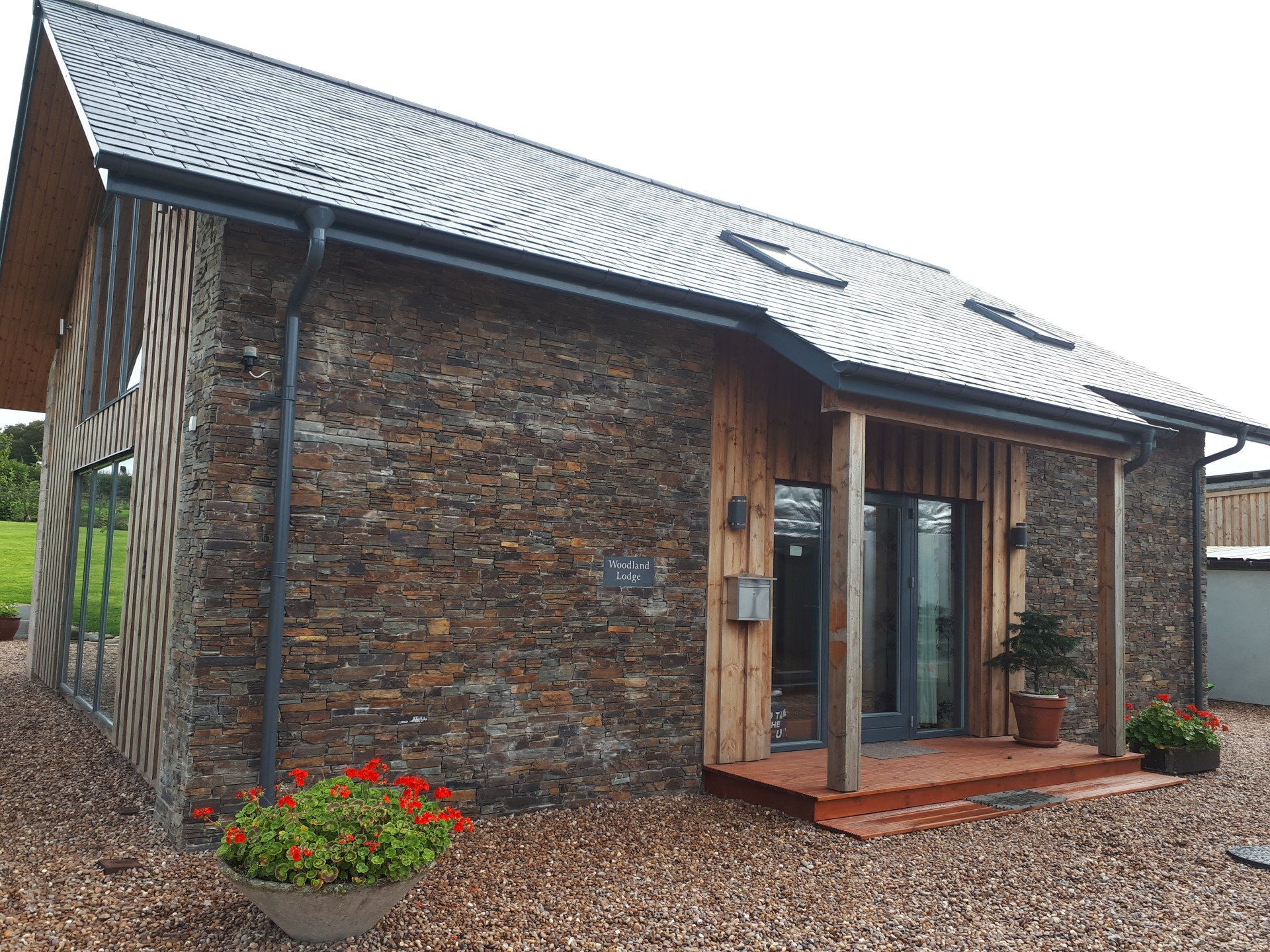 Stone Cladding UK for exterior & interior walls Real Stone Cladding Suppliers