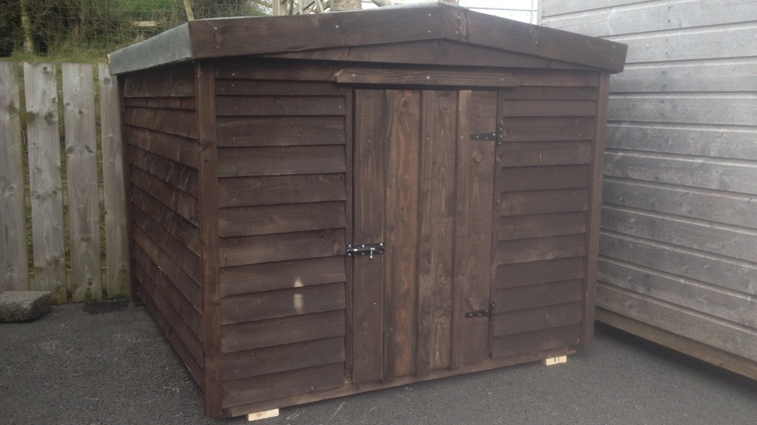 Dog kennels available in Enniskillen