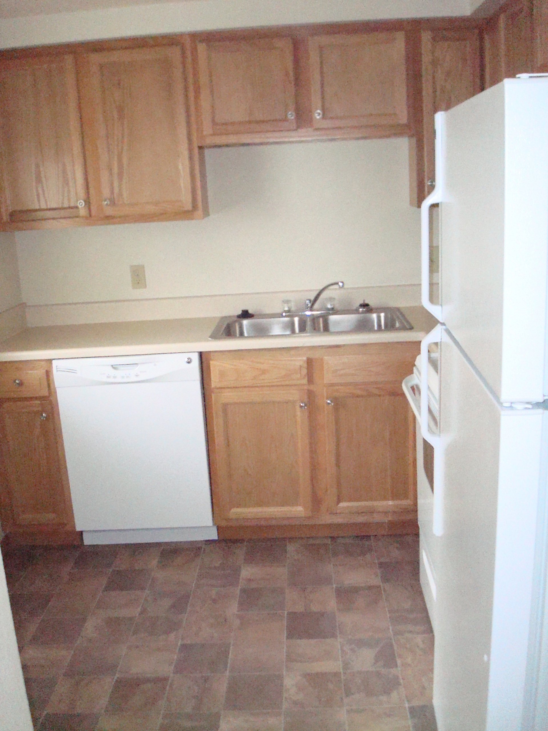 Photos of 225 Coconut Grove Apts in Bowling Green, OH