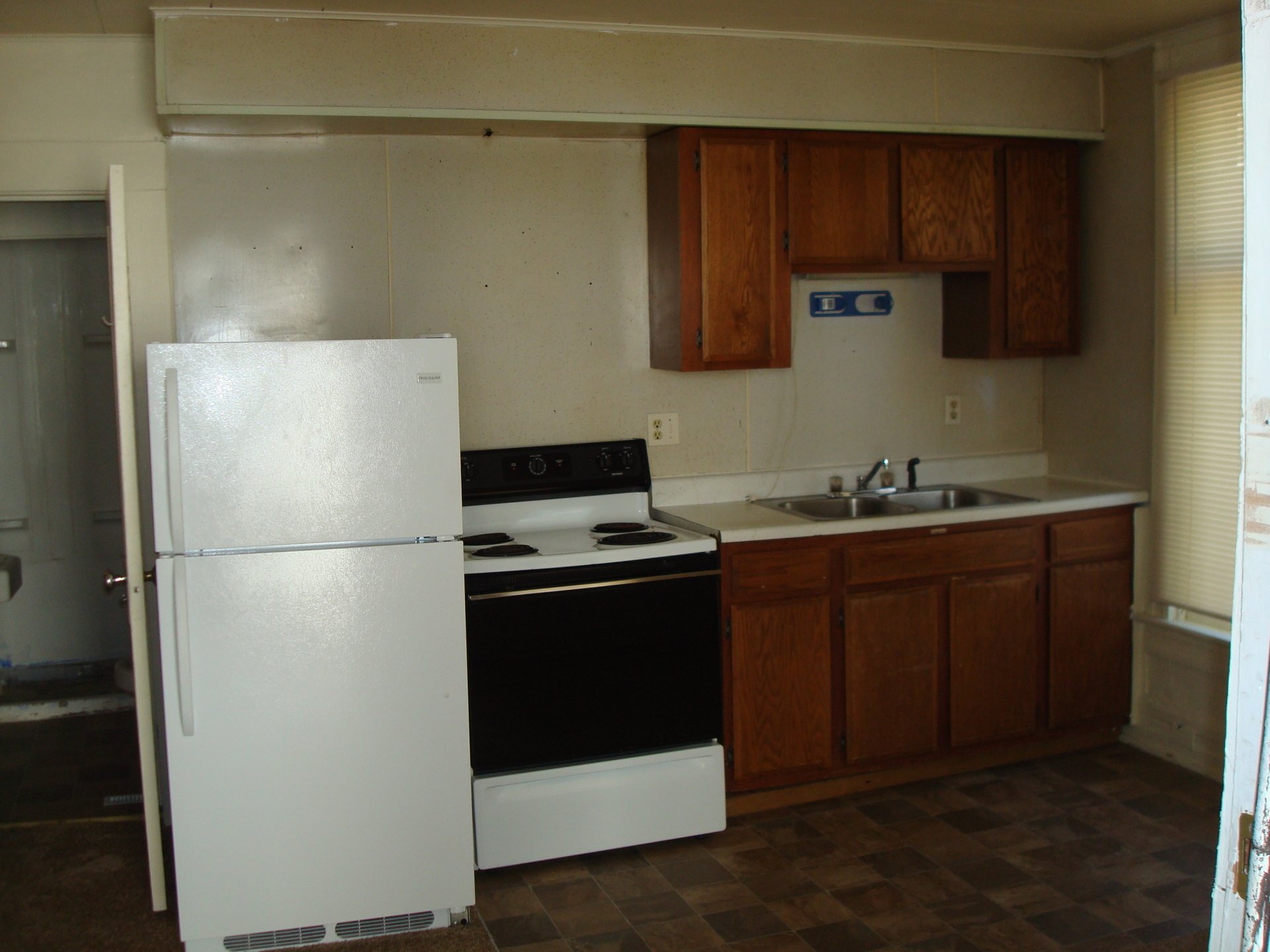 Photos of Unit B Coconut Grove Apts in Bowling Green, OH