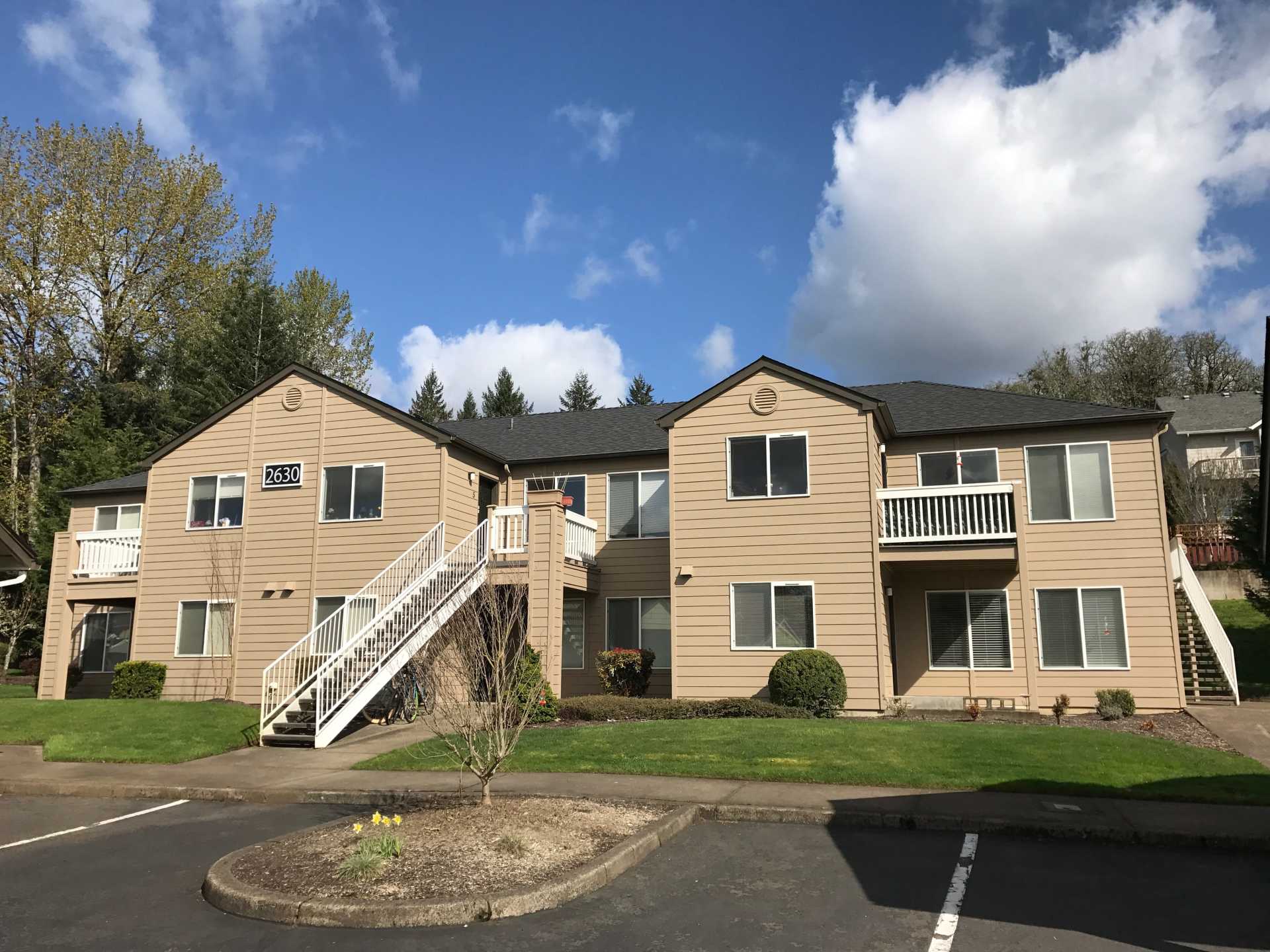 Briar Ridge Apartments Crest Properties, Inc.