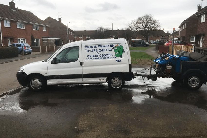 Wheelie bin cleaning Wash My Wheelie Bin