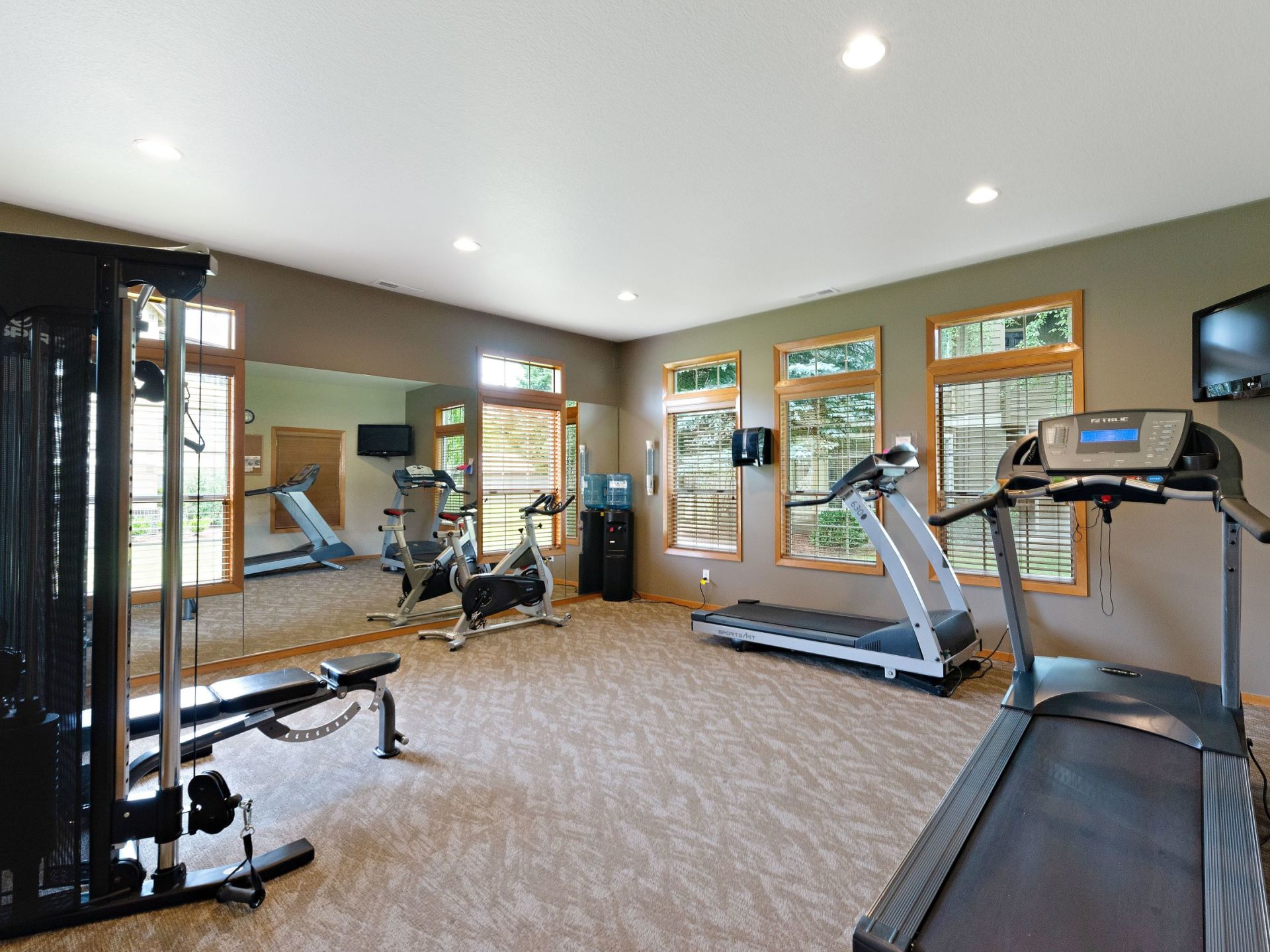 Heatherwood Spacious Apartments in Vancouver