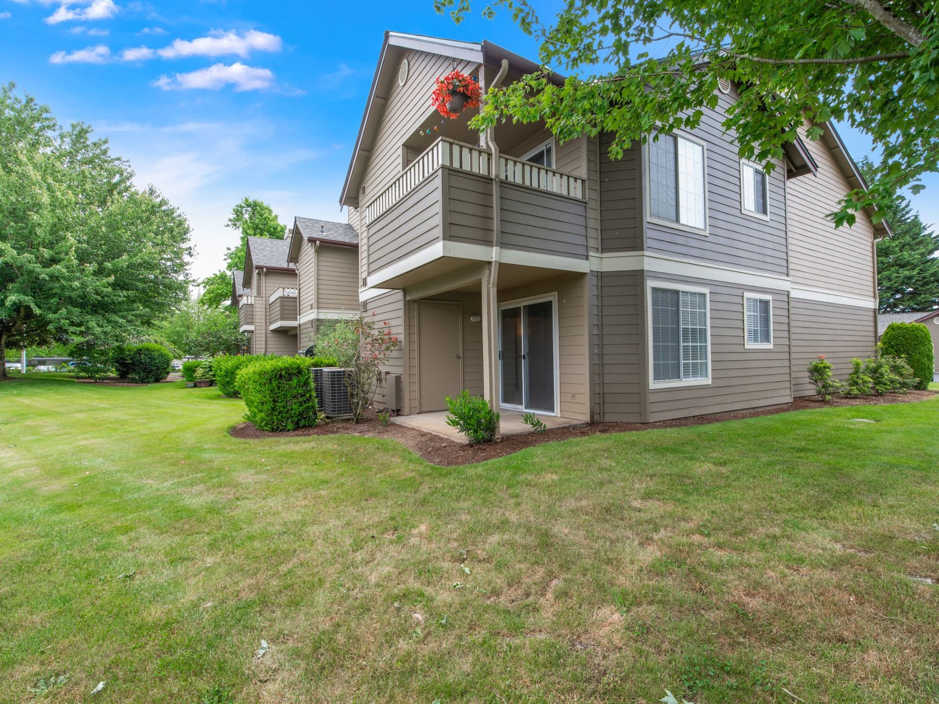 Heatherwood Spacious Apartments in Vancouver