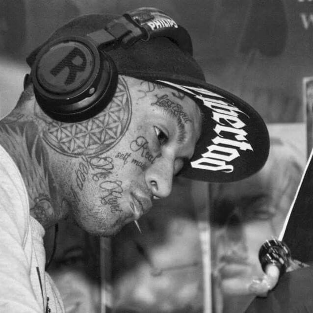 Tattoo, piercing en sieraden libertad tattoo Den Haag