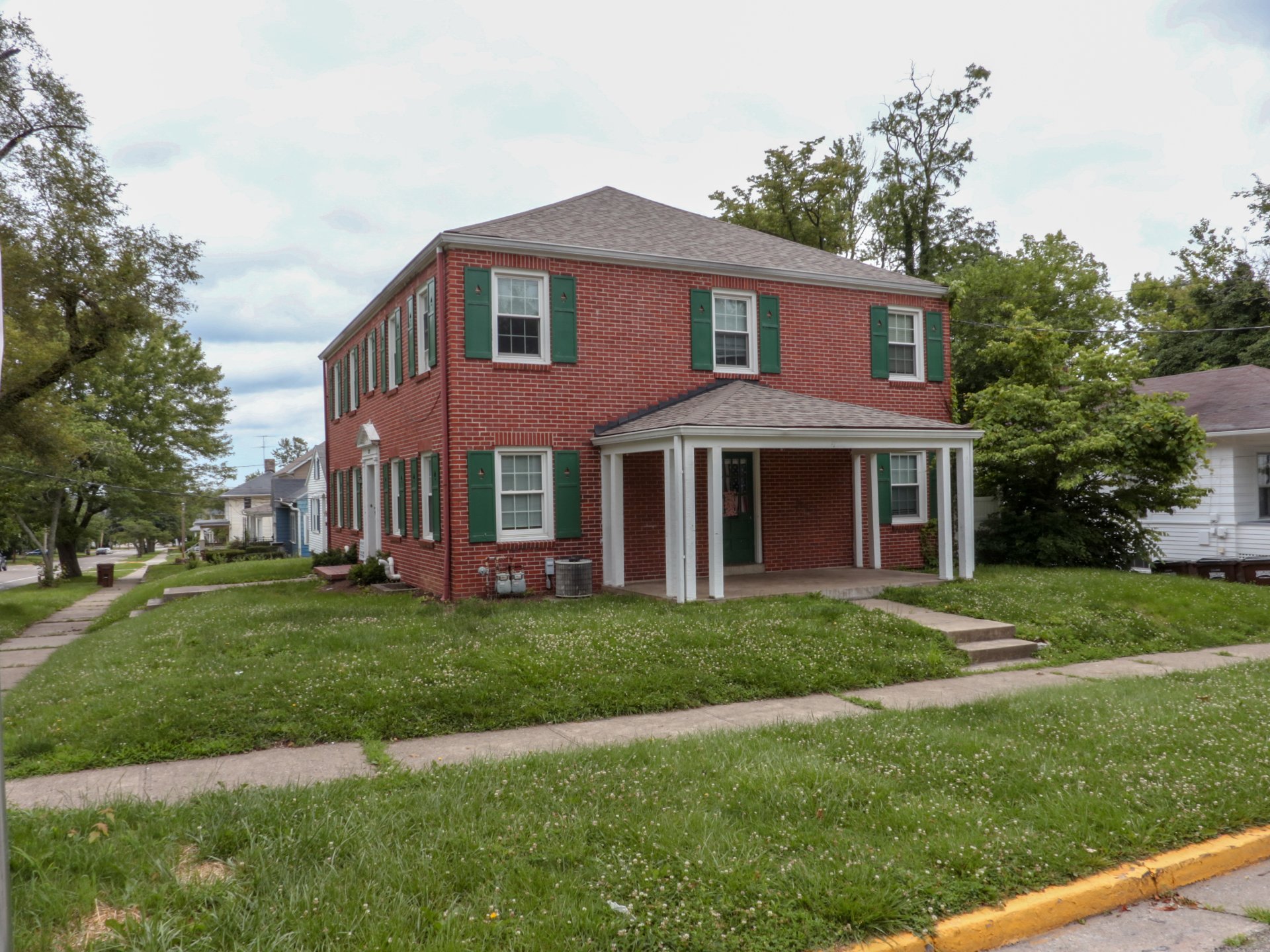 6 Bedroom Oxford Ohio Student Duplex 207 N University & 300 E Withrow