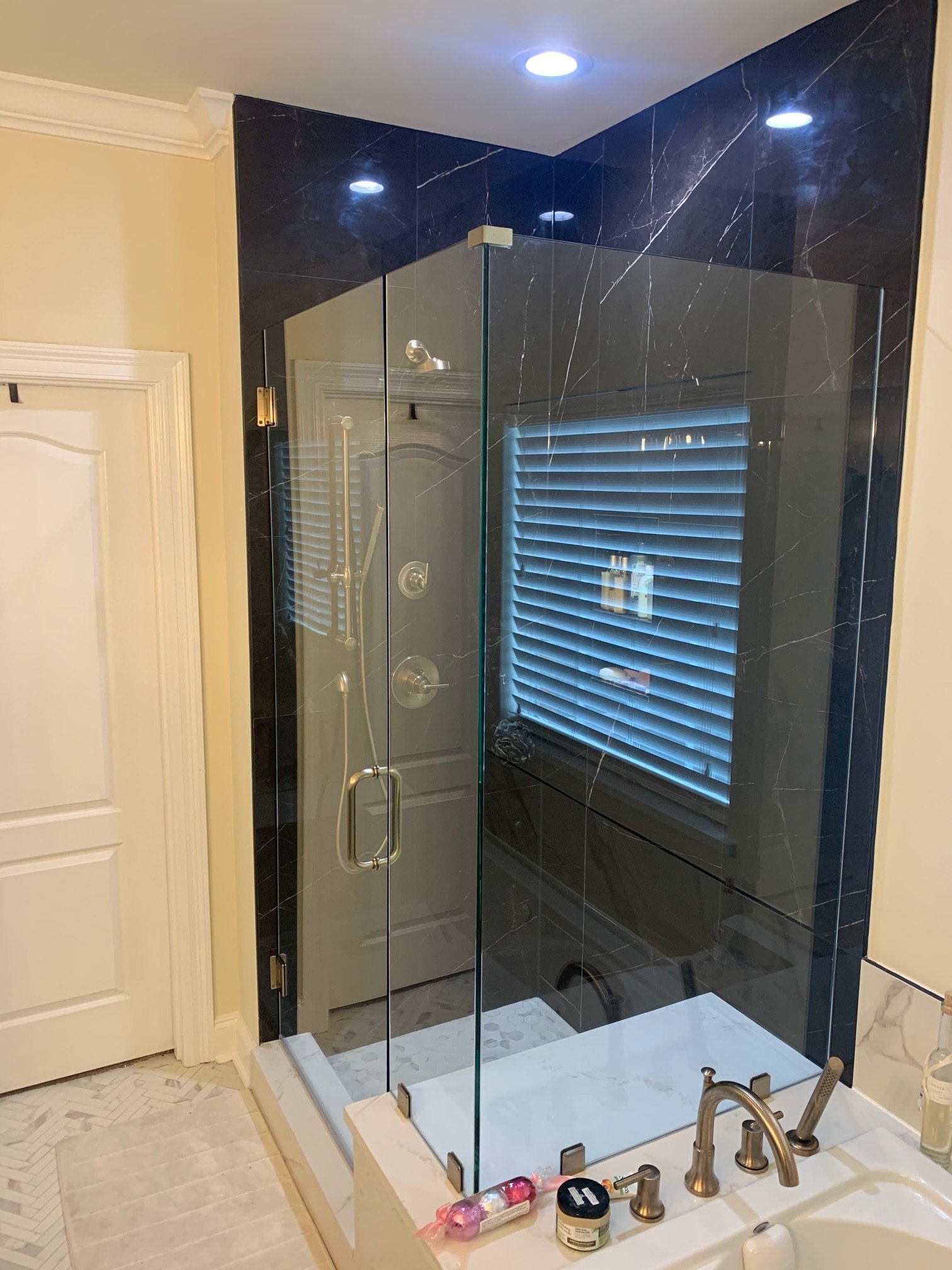 repair auto glass Baker, Louisiana Baker Glass Wks, Inc.