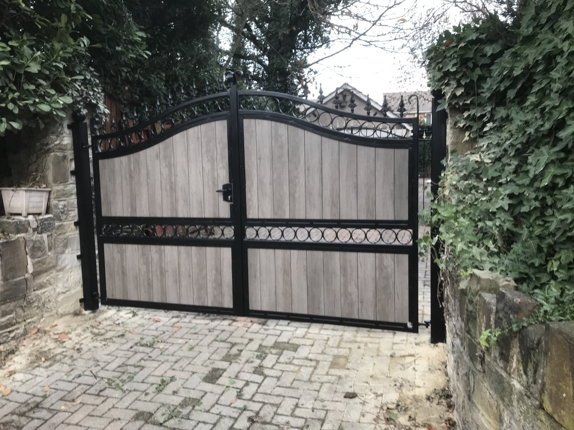 Electric automatic gates in Sheffield, South Yorkshire