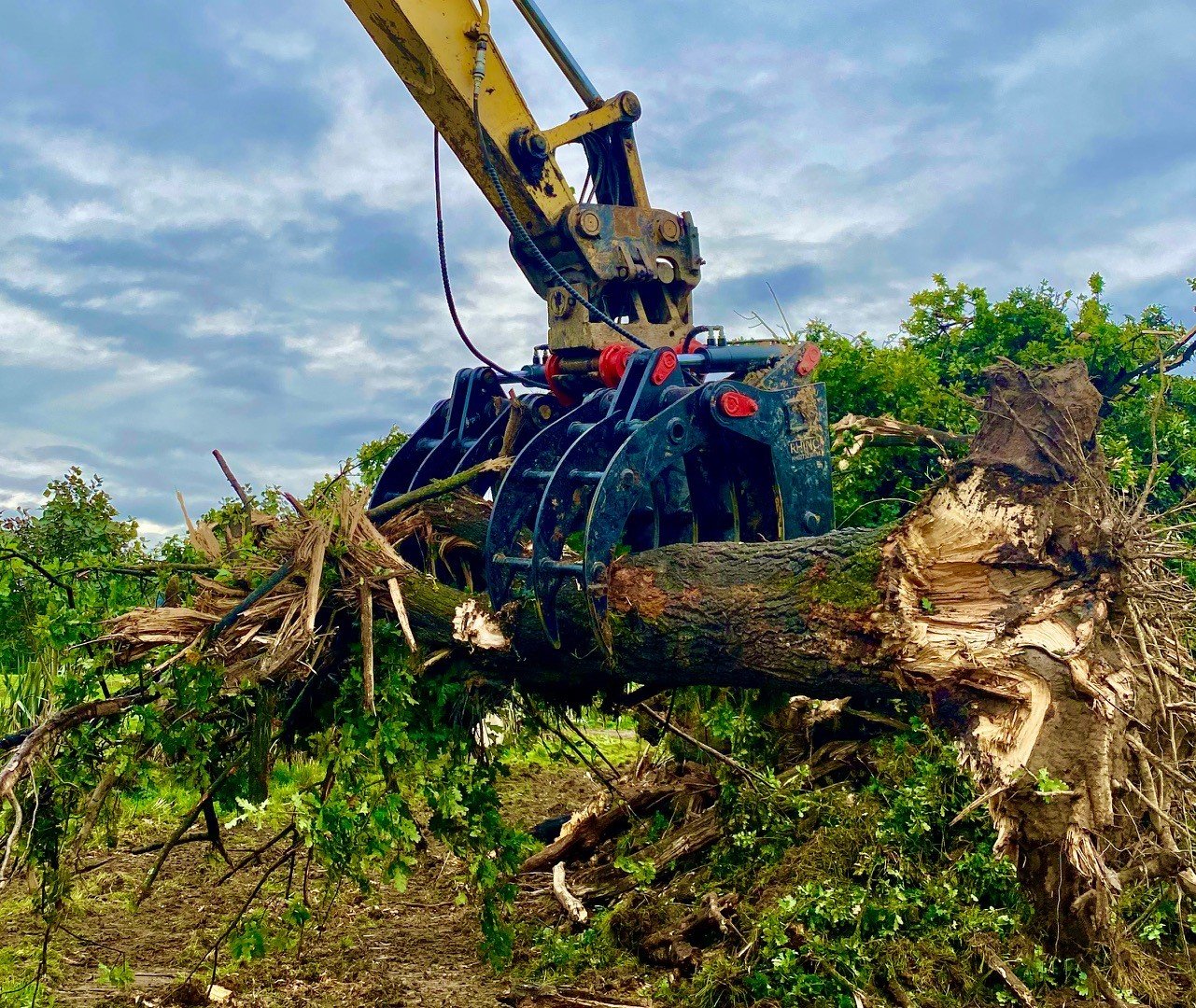 Digger Root Rakes, Excavator Grab Rakes Rhino Attachments NZ