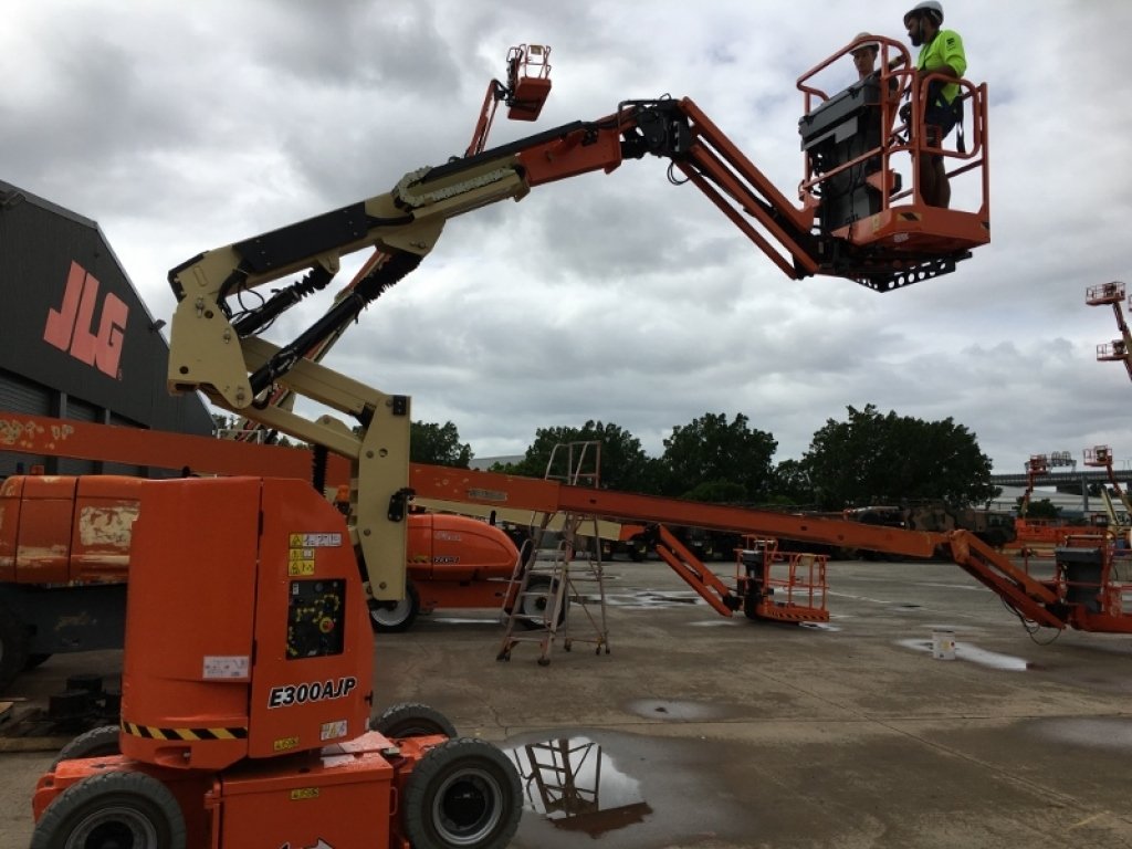 EWP ( Elevating Work Platform ) Training For Scissorlifts / Boomlifts
