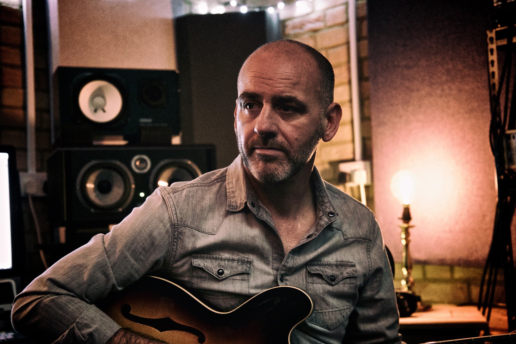 Guitarist Rob Harris