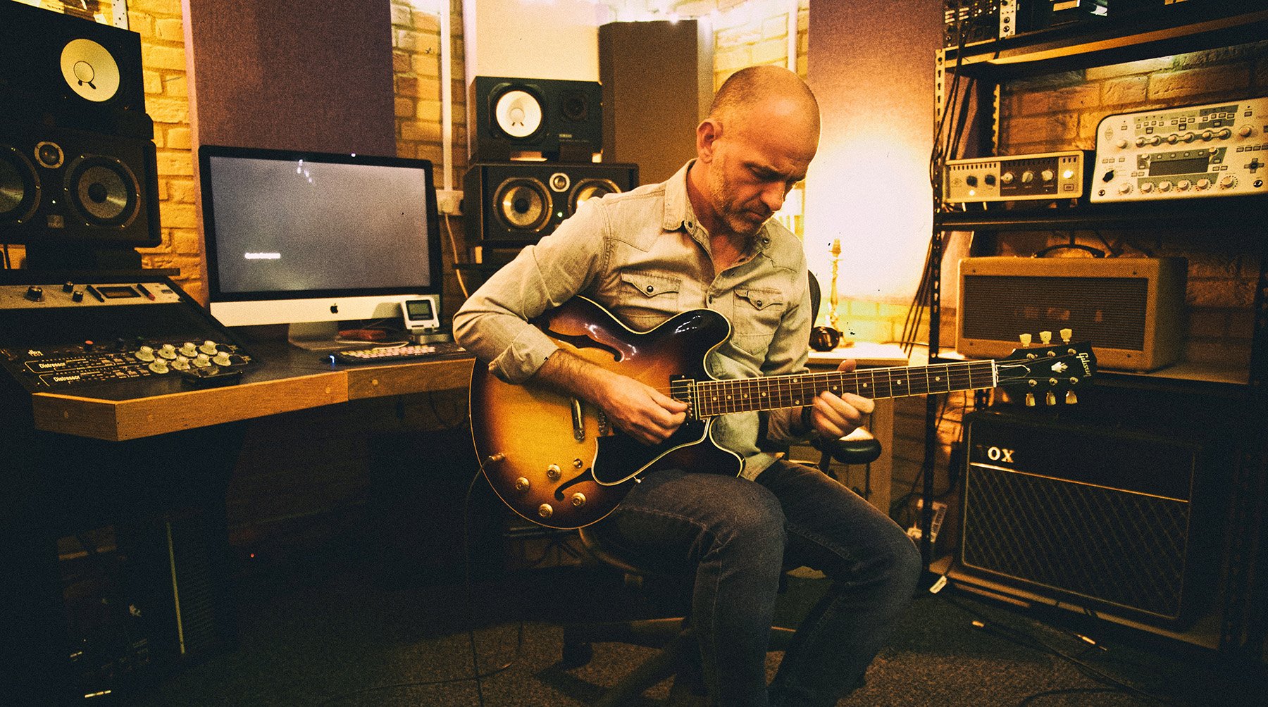 Guitarist Rob Harris