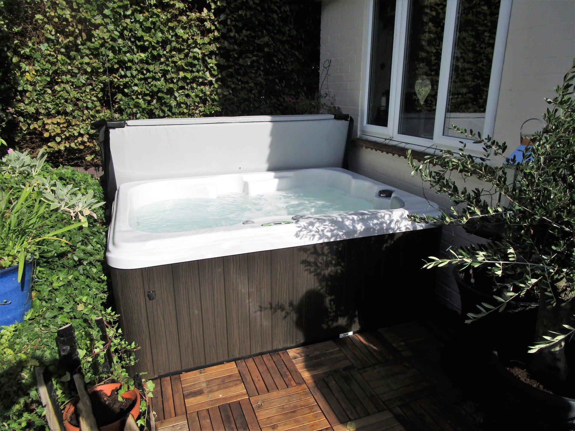 Garden Spas Iris hot tub near Chessington, Surrey