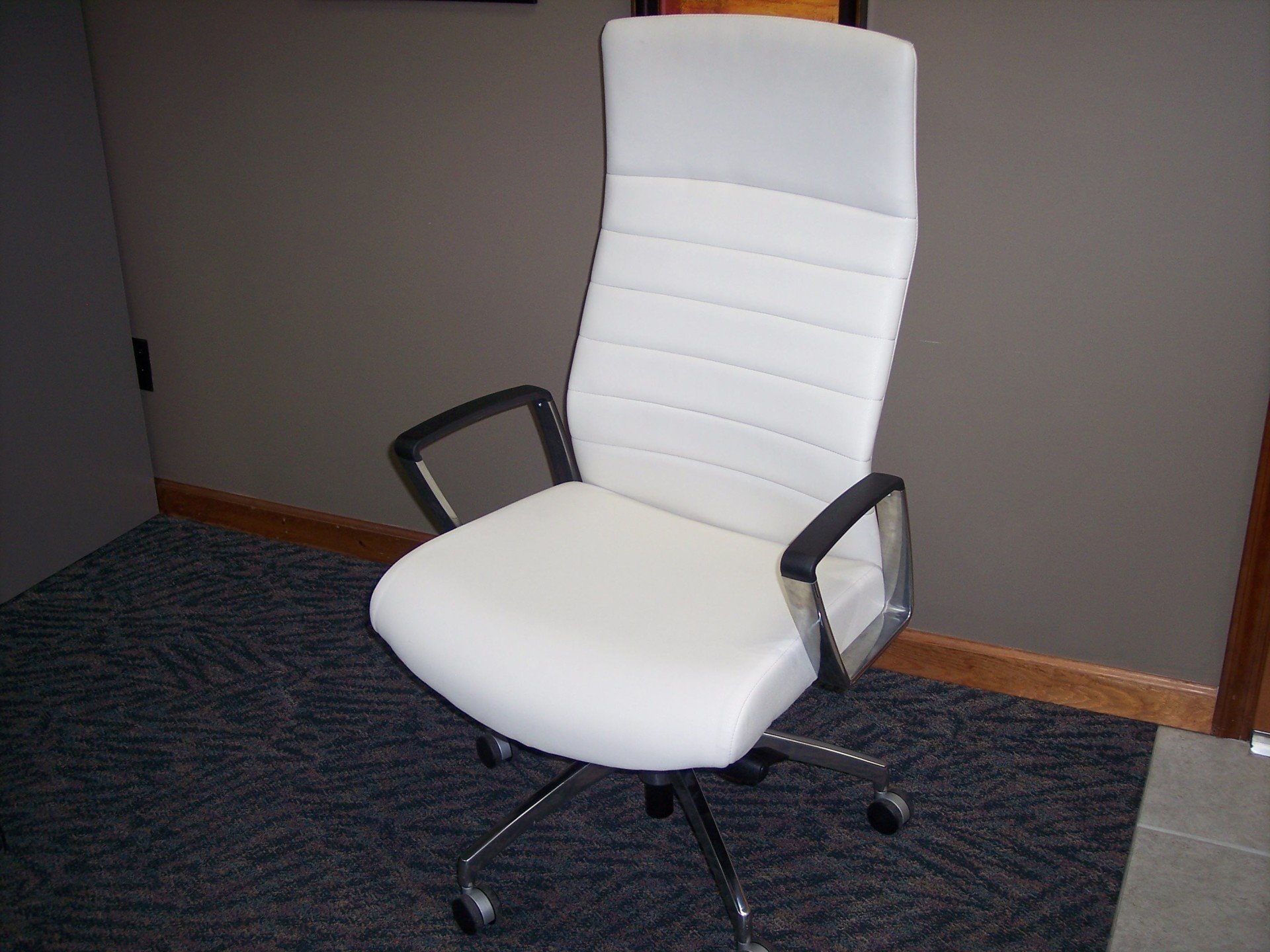 Our Showroom Fort Wayne, IN Baker Street Office Furnishings