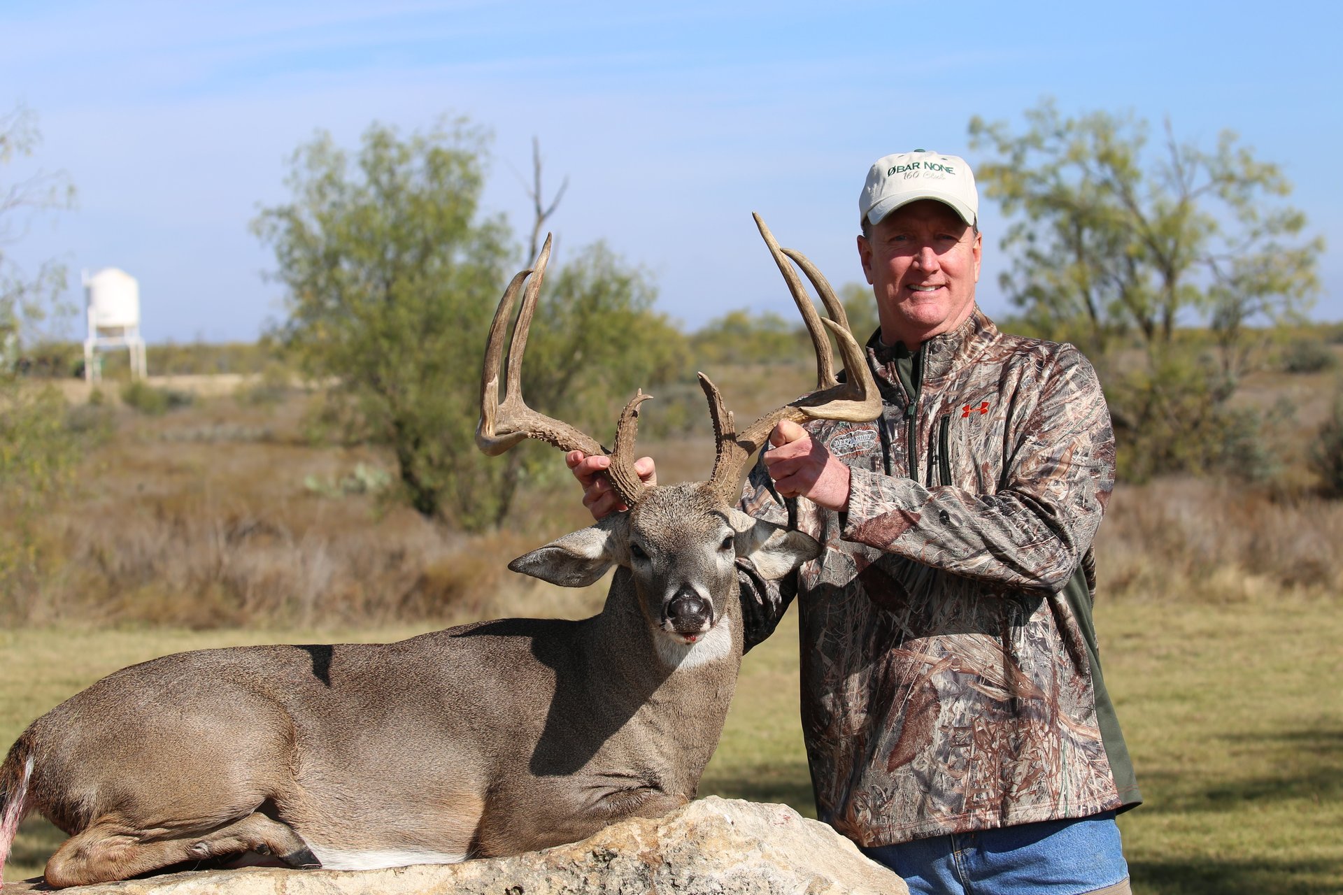 Whitetail Deer Hunts Houston, Dallas & San Angelo, TX Deer Hunting