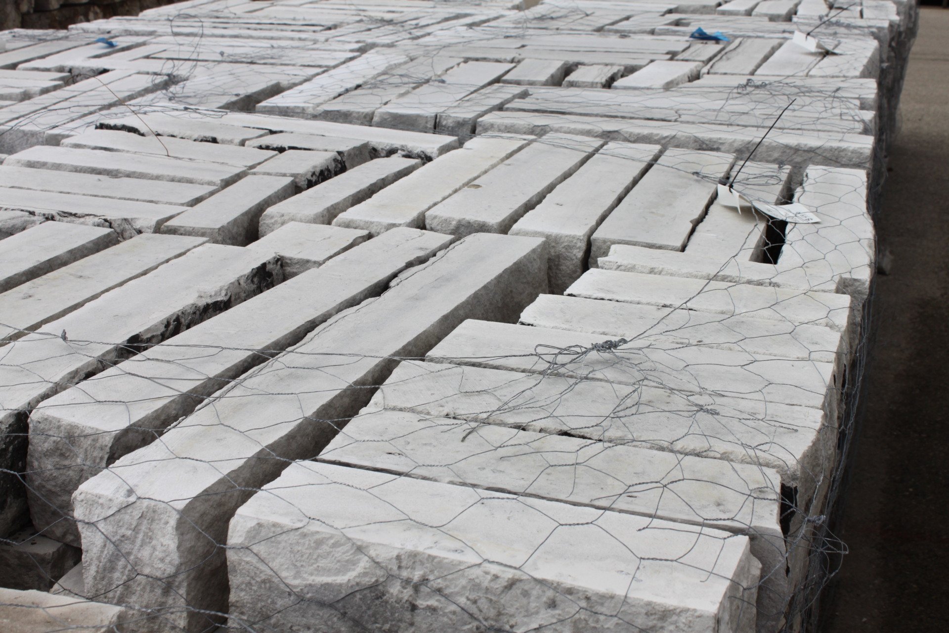 Blue Limestone 4" Ledgestone