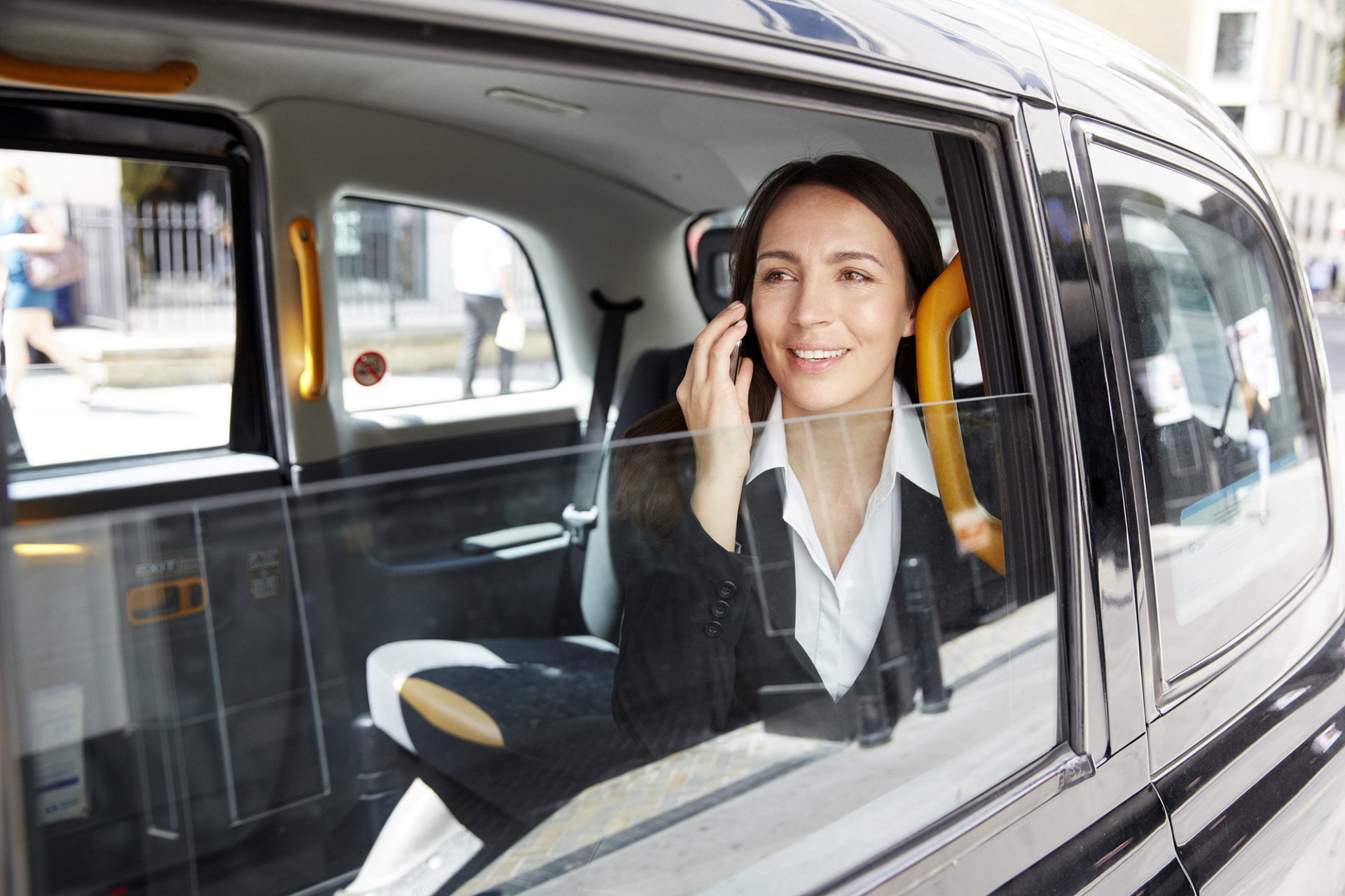 Taxi Company in Leamington Spa & Warwick Sapphire Taxis