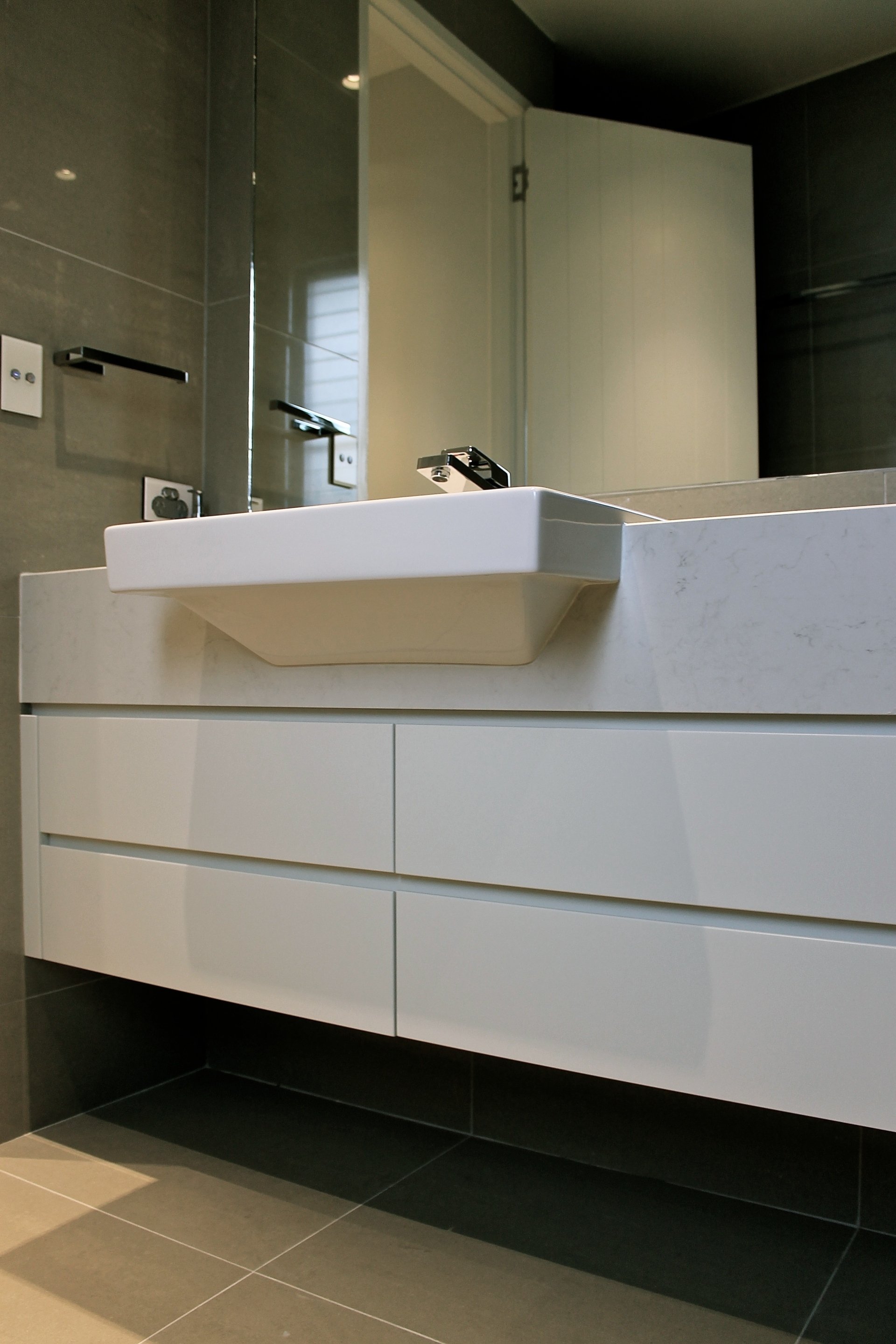 Expert Makers Rockhampton Olive & White