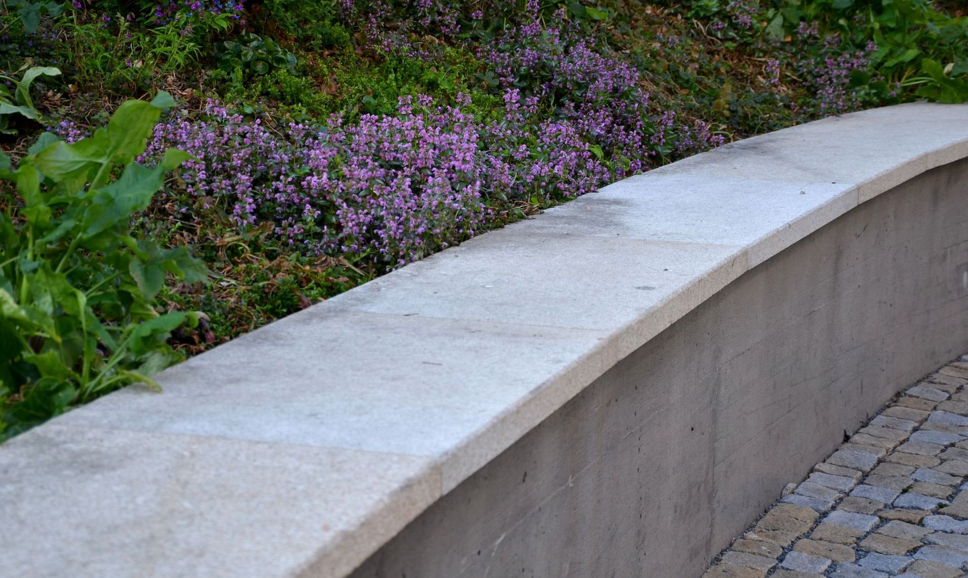 5 Capstone Ideas for GreatLooking Retaining Walls