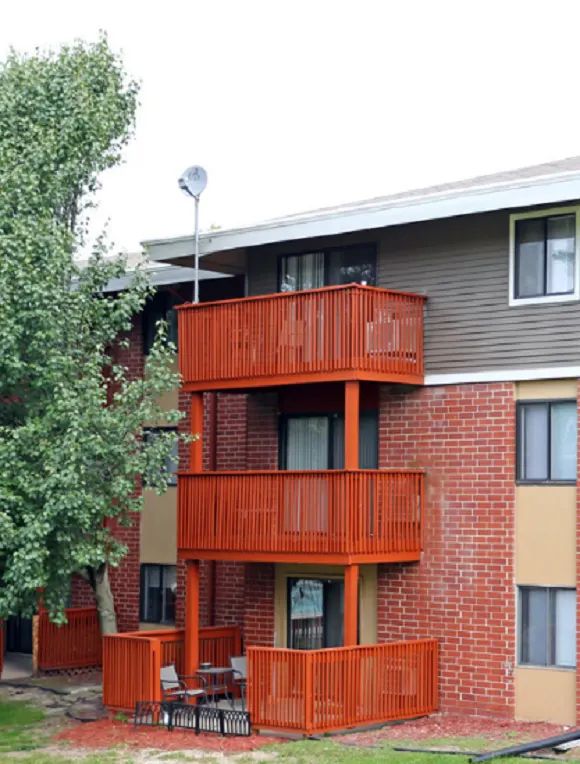 Gray's Lake Apartment Homes in Des Moines, IA