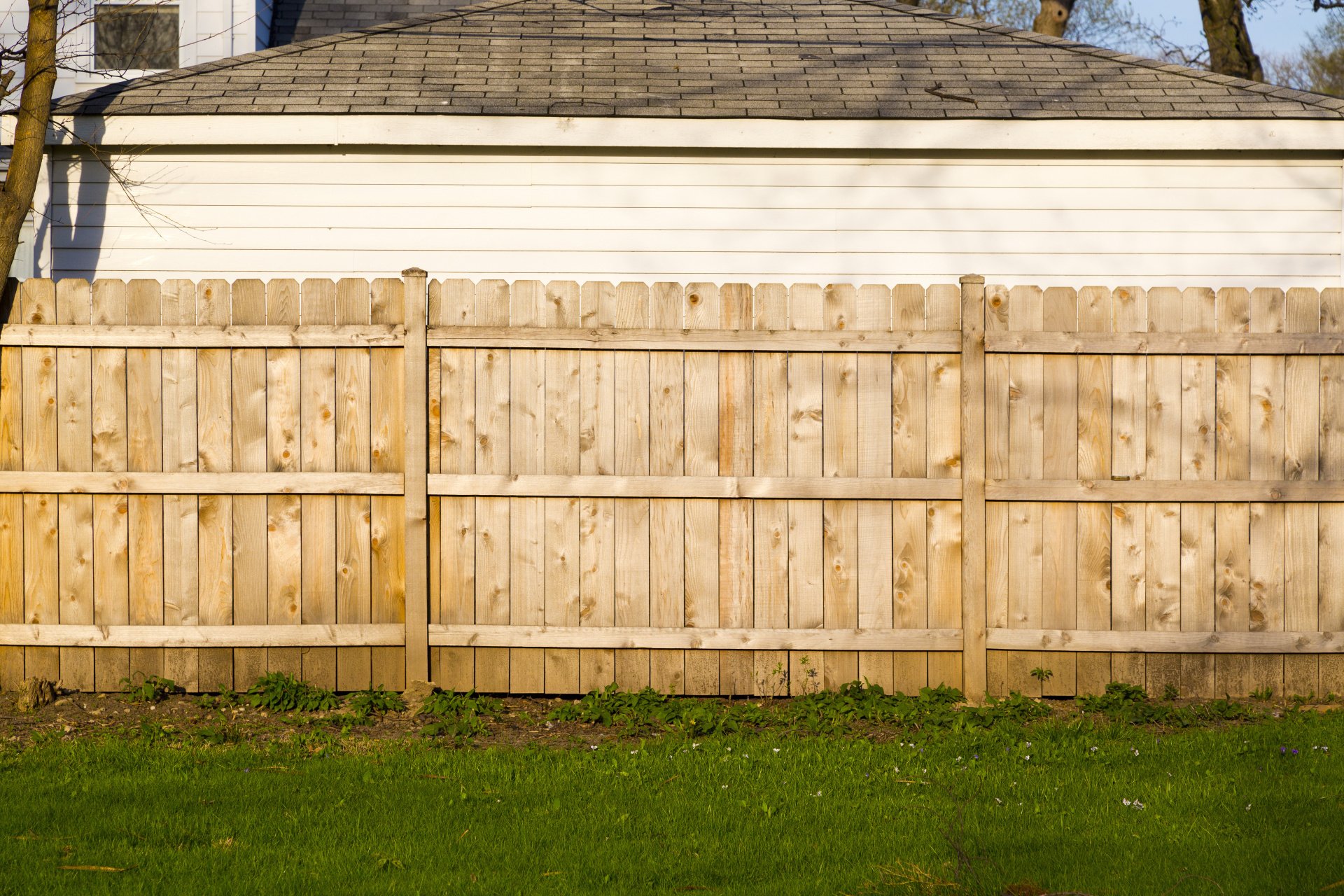 Selecting the Appropriate Fence Height for Your Residence