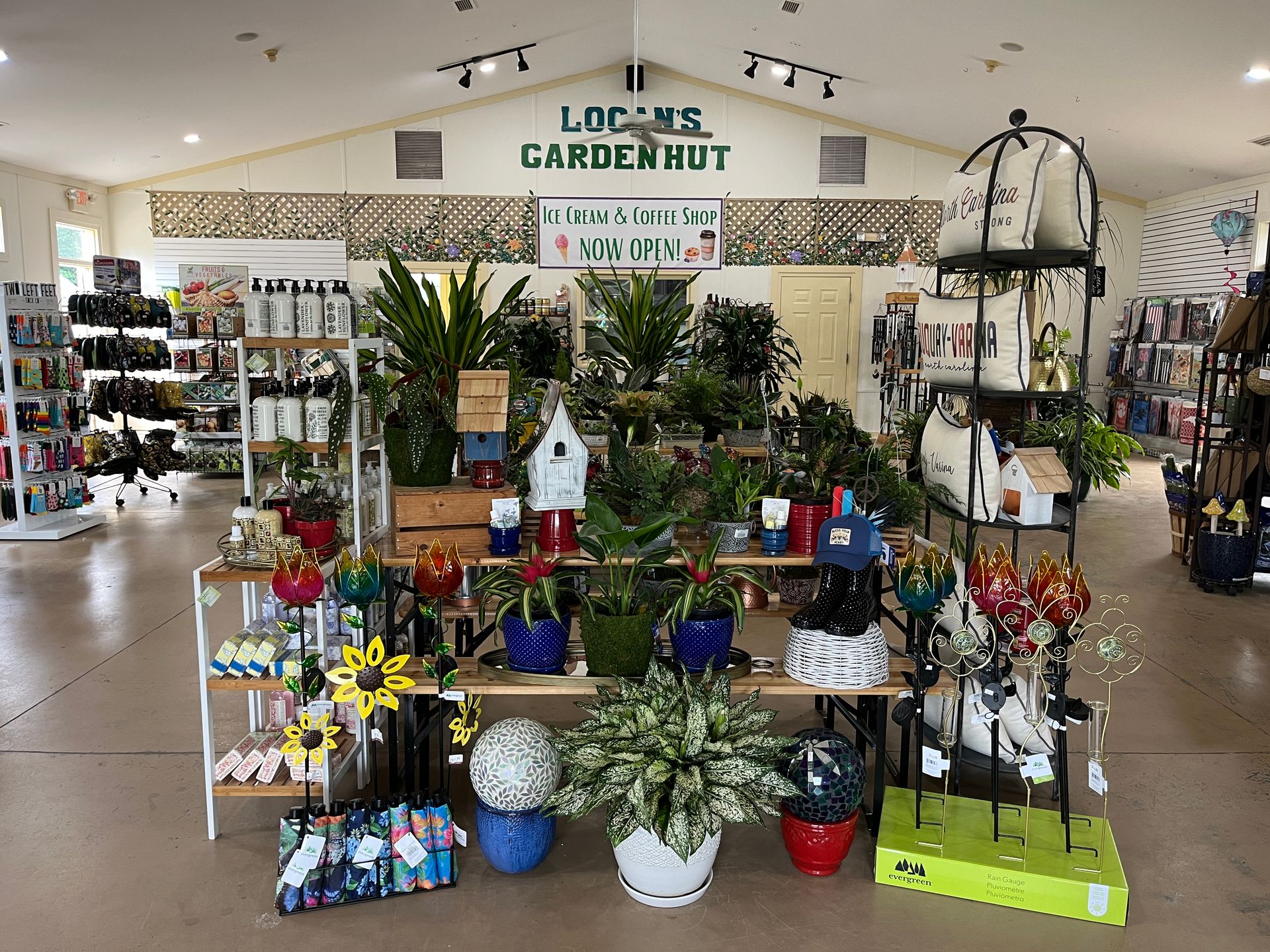 Logan's Garden Hut FuquayVarina, Apex & Clayton, NC Garden Center