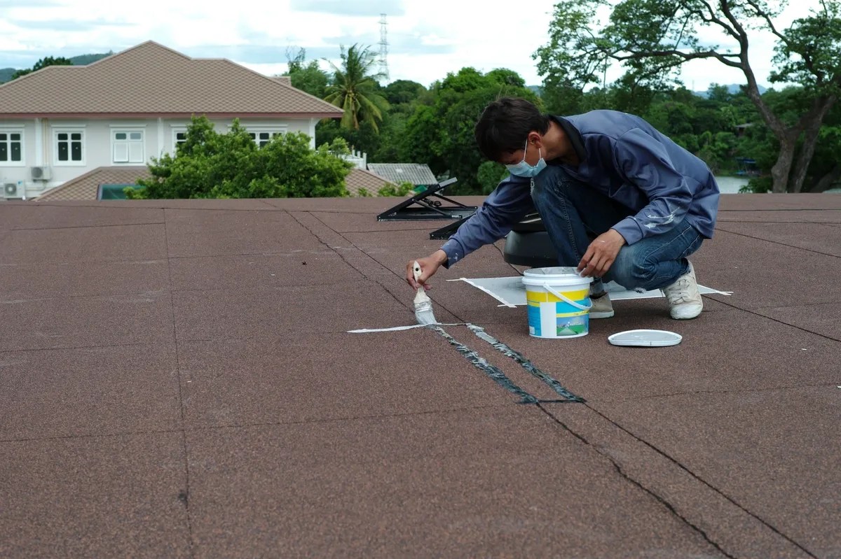 7 OF THE BEST ROOF SEALANT FOR LEAKS (HOMEOWNER’S GUIDE)