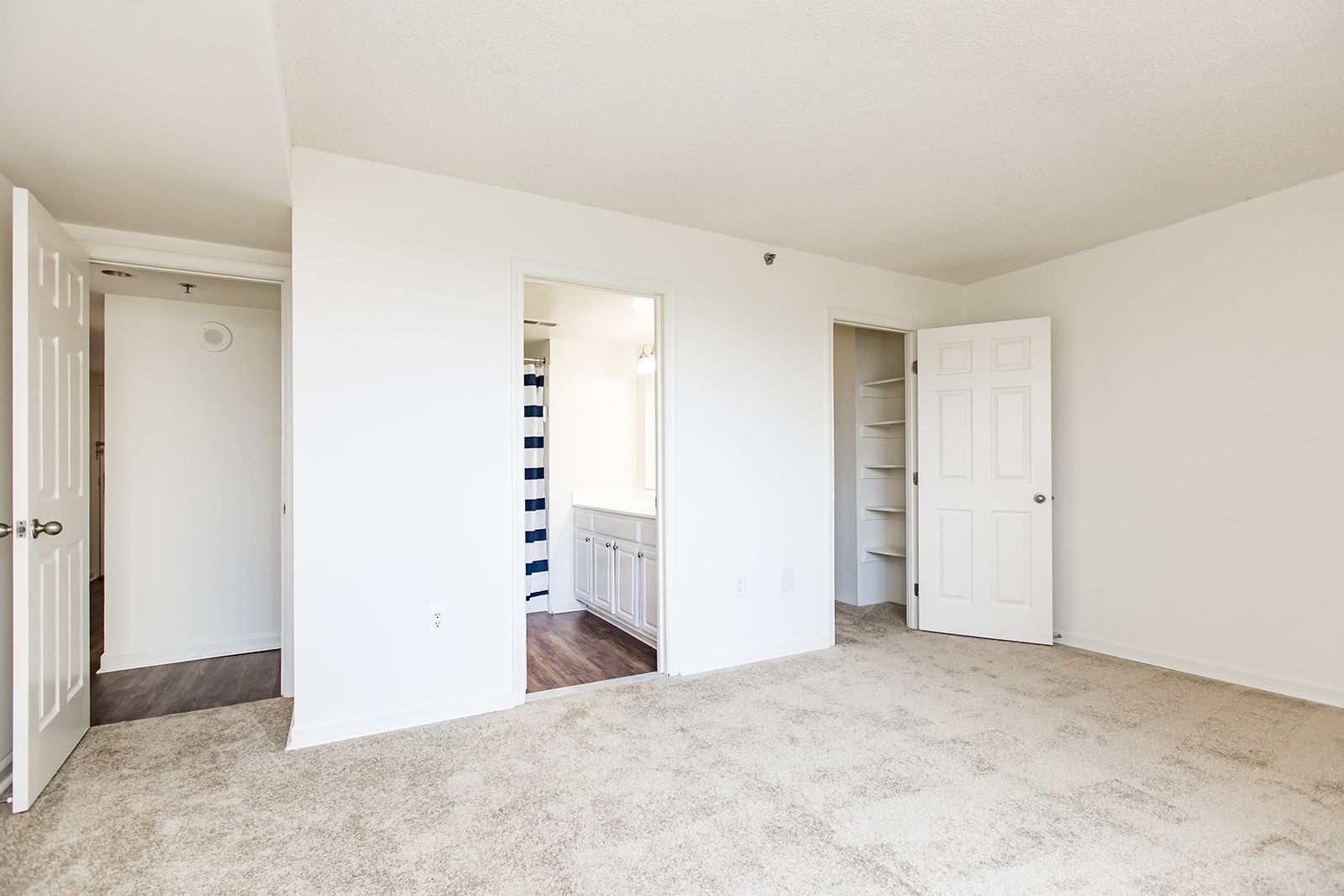 Gallery Lake Arbor Towers Apartments in Mitchellville, MD